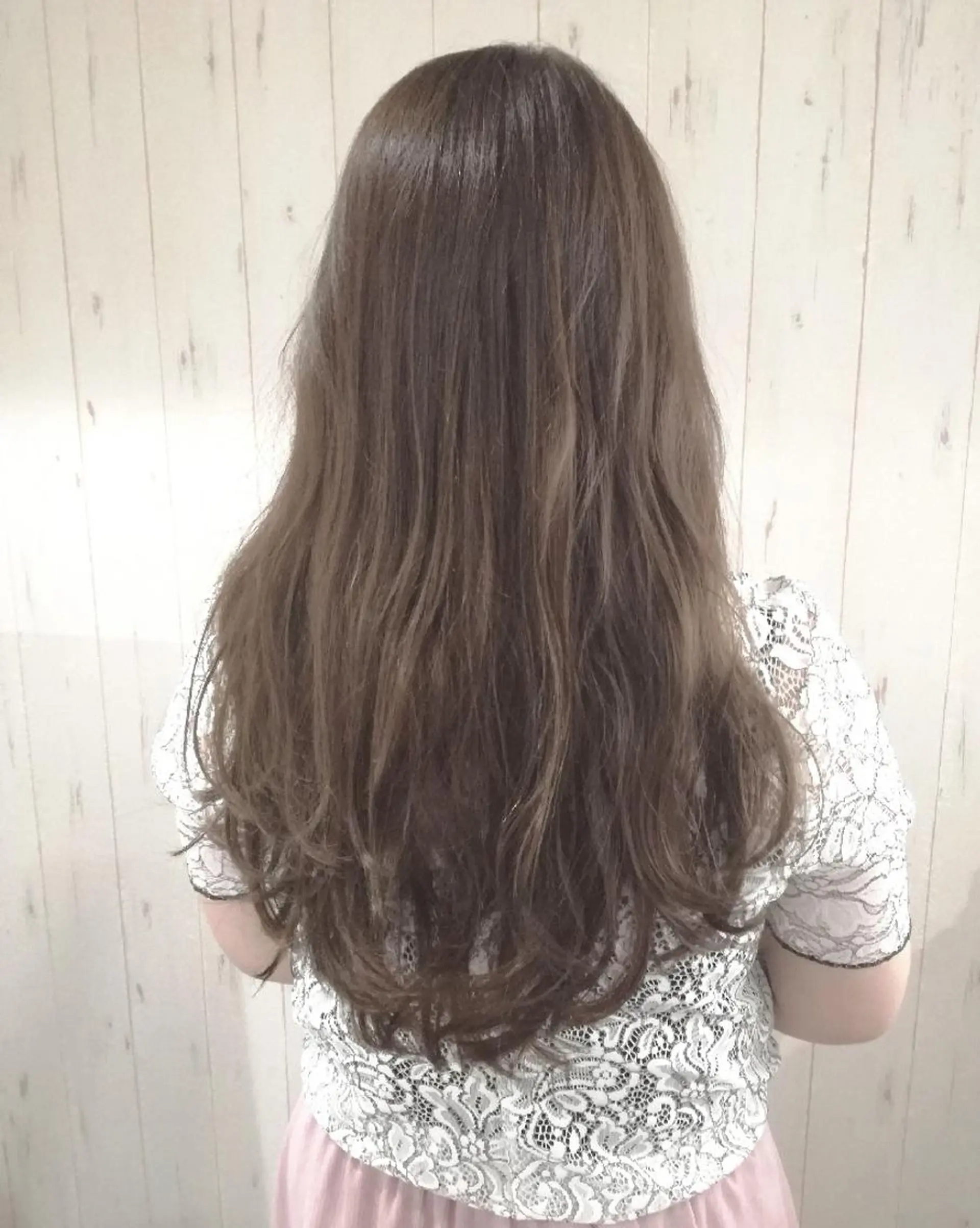 ロング カラー アッシュ ベージュカラー 西川 敏夫のヘアスタイル