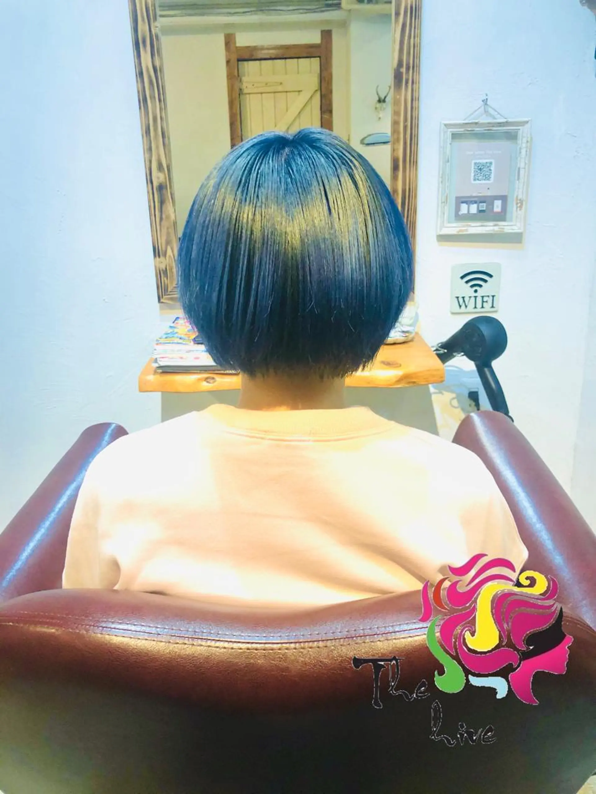 ショート カラー ブルーカラー カット ヘアカラー Hair salon The  hiveのヘアスタイル