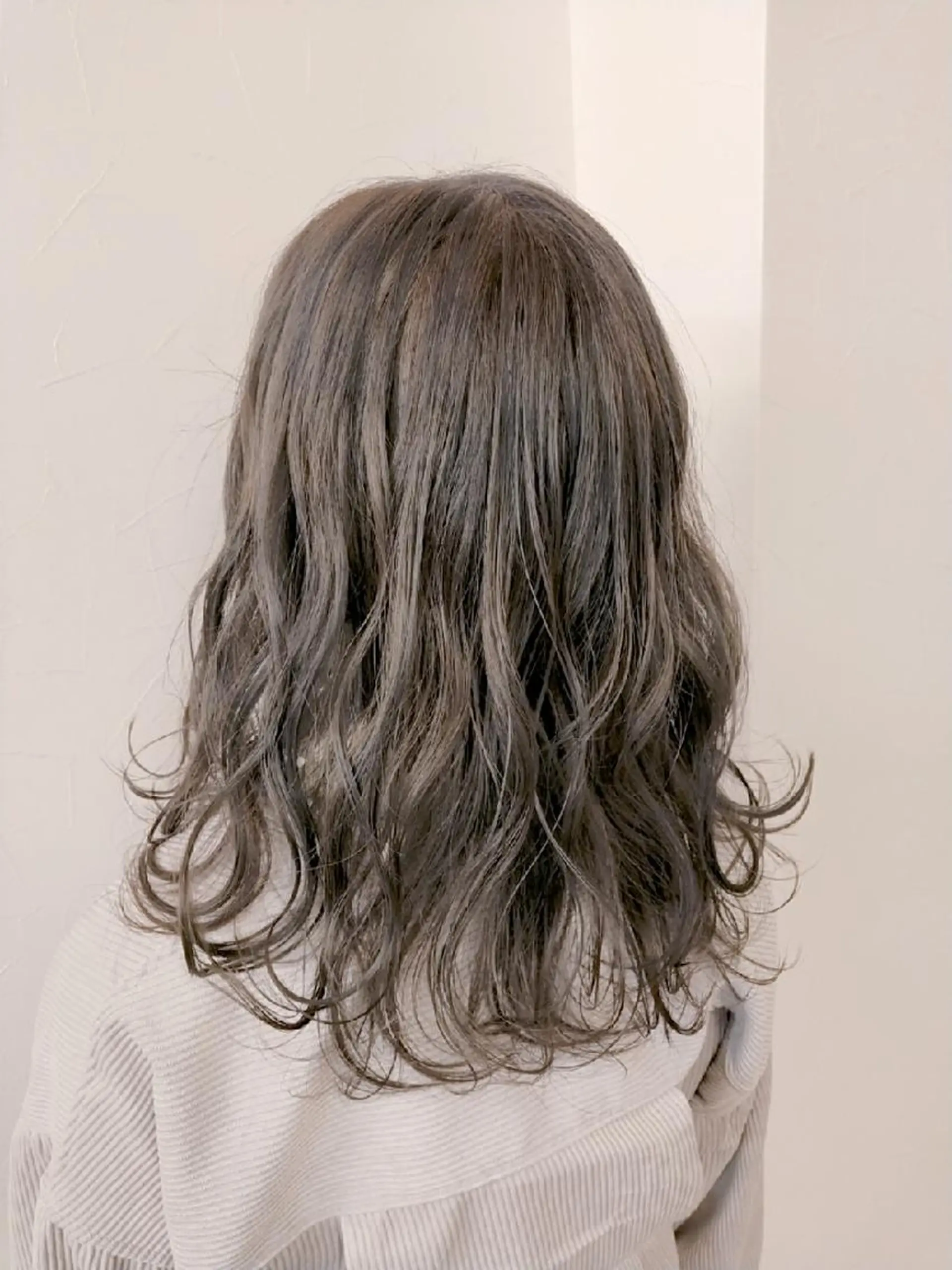 ミディアム カラー アディクシーカラー バレイヤージュ ブリーチ ケアブリーチ ダブルカラー ヘアカラー トリートメント デザインカラー髪質 改善Lilithのその他イメージ