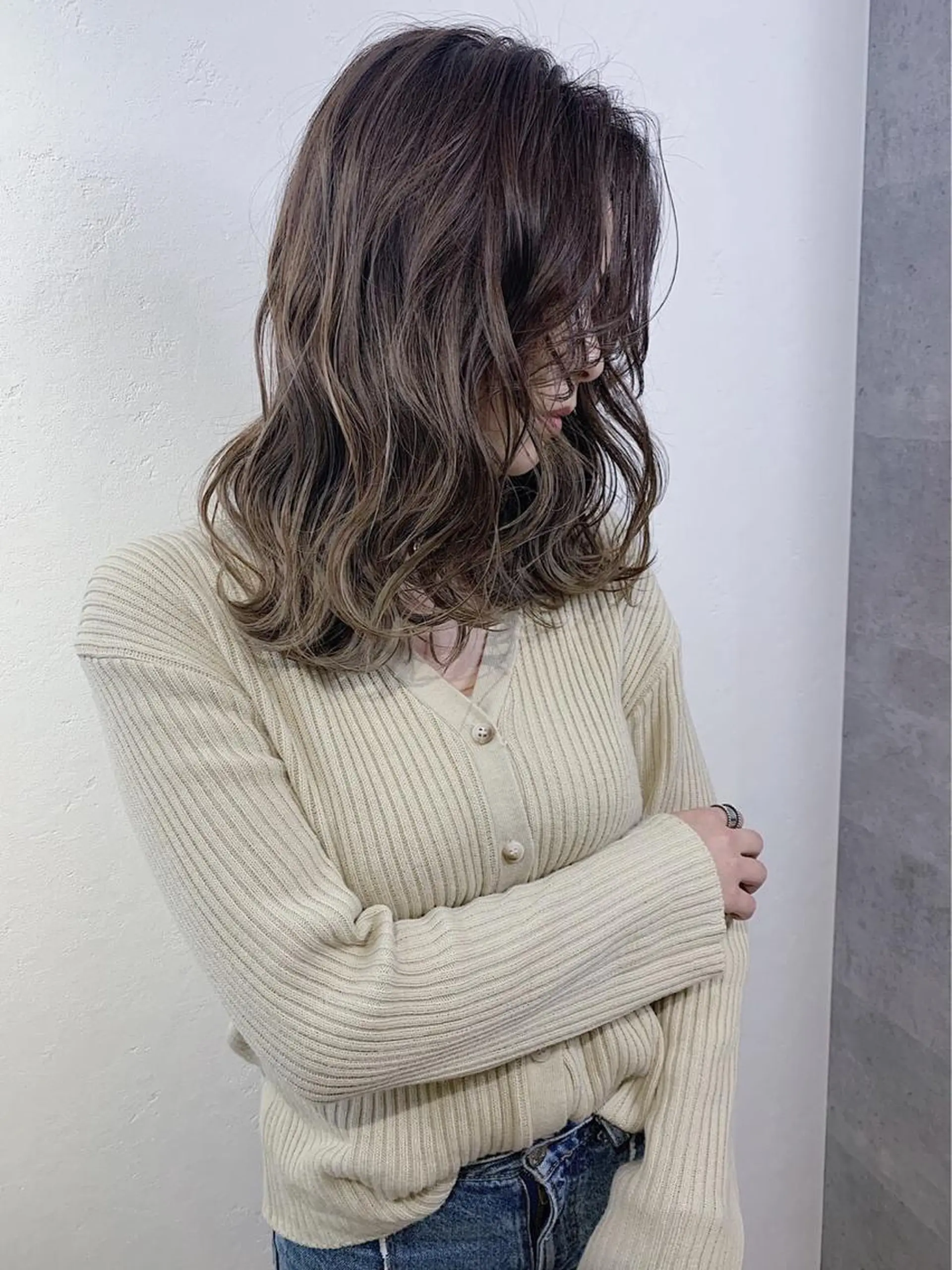 セミロング カラー _WHITE＋ 南海難波店のヘアスタイル