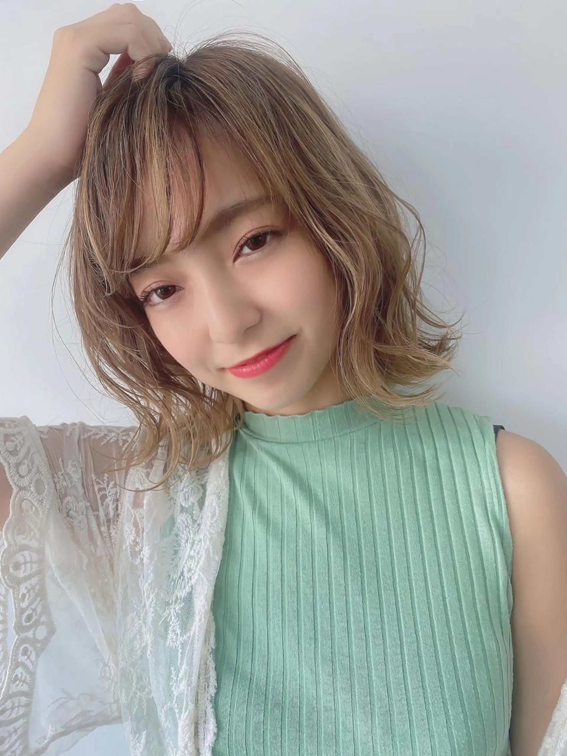 セミロング カラー オーガニックカラー 顔周りカット 小顔カット トリートメント 梅田茶屋町 Yutaのヘアスタイル