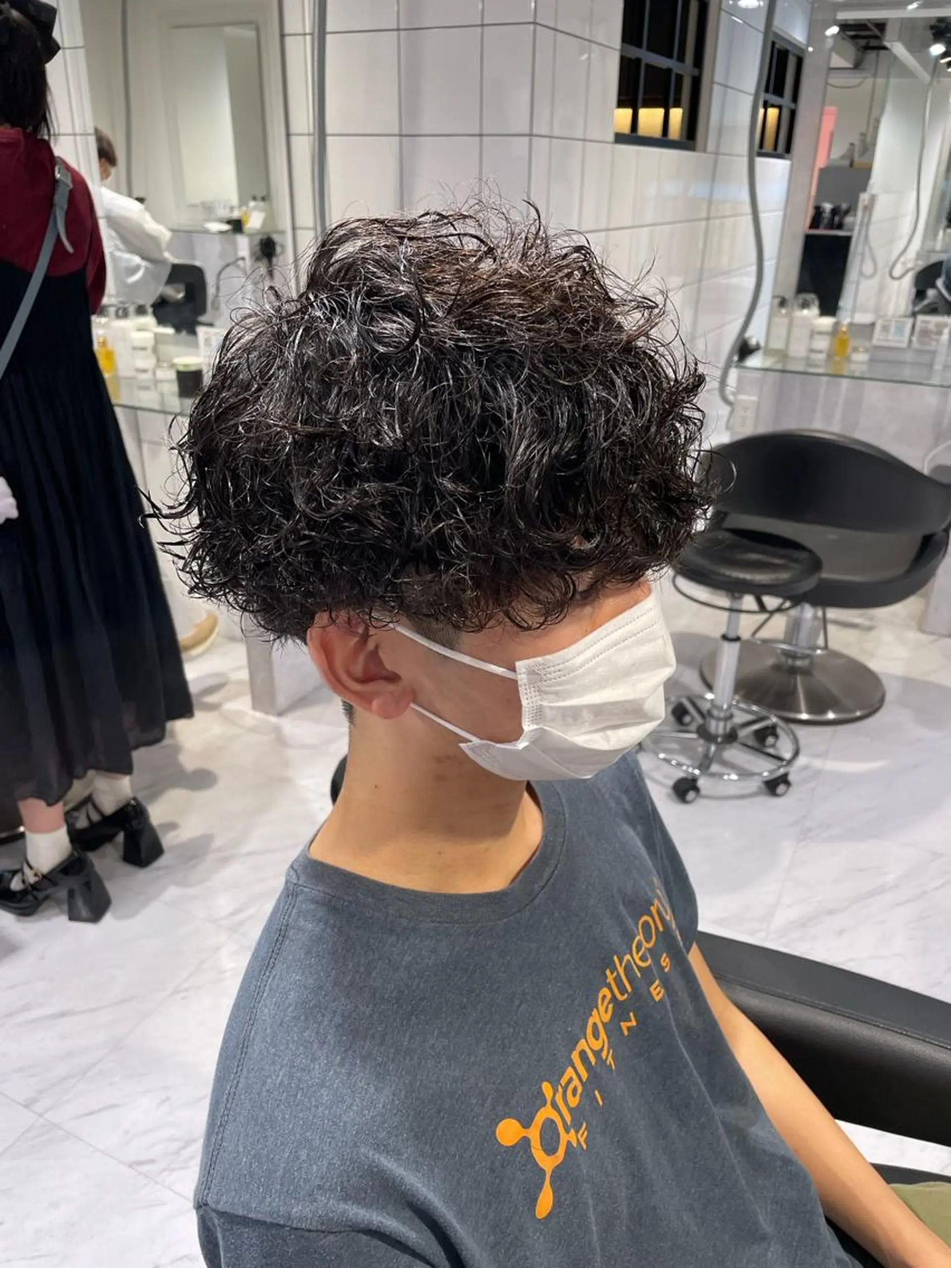 ショート カラー パーマ ヘアアレンジ メンズ アイブロウ センターパート マッシュウルフ マッシュ メンズパーマ 刈り上げ スパイキー/フェザー /波巻き/かいとのヘアスタイル