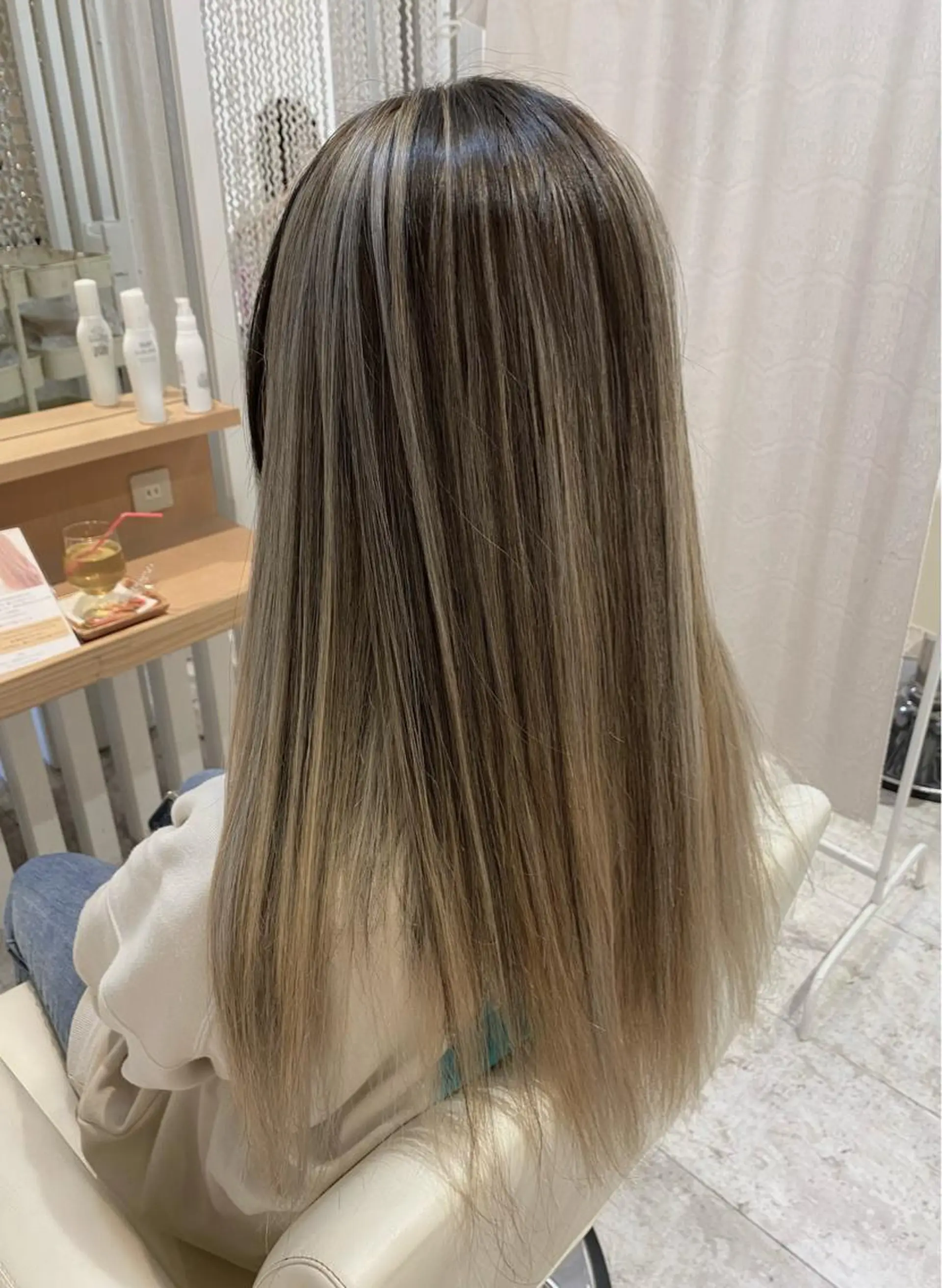 ロング カラー ブリーチ ケアブリーチ 透明感カラー ダブルカラー イヤリングカラー カット ヘアカラー ブリーチなしWカラー /酸性ストレート河本のヘアスタイル