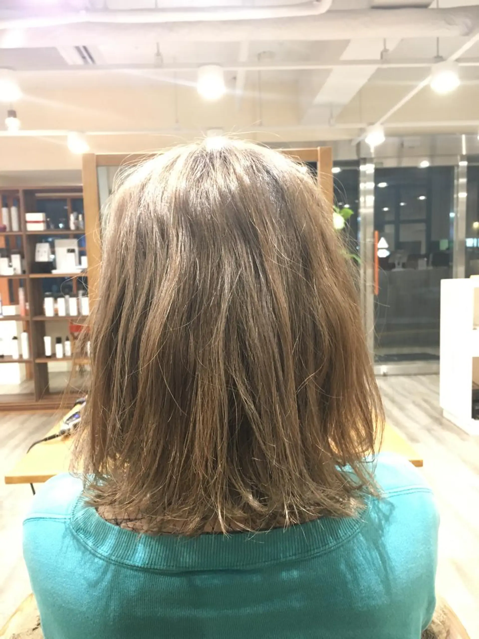 ミディアム カラー 牧野 ちおりのヘアスタイル