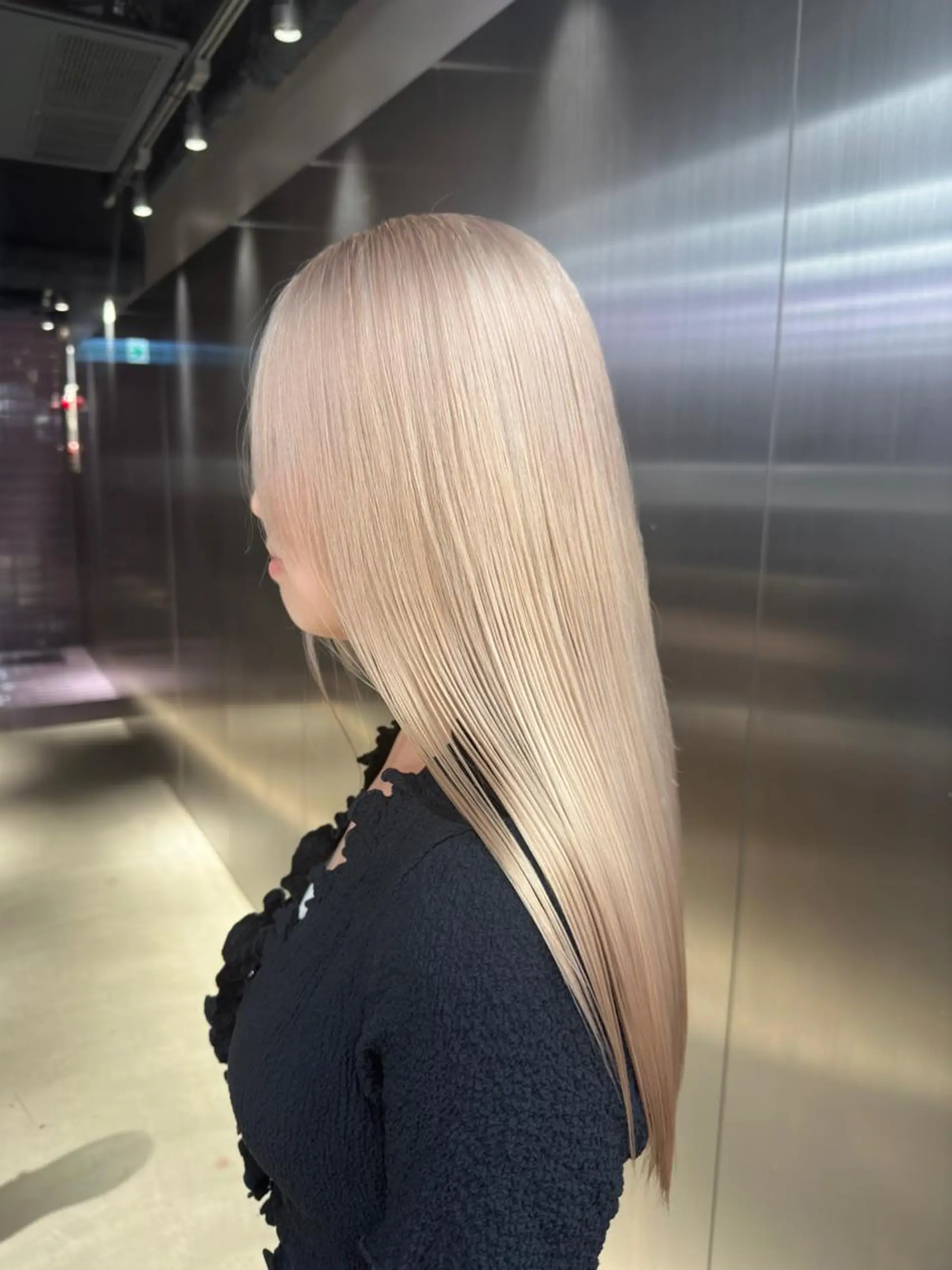 ロング カラー ベージュカラー ホワイトベージュ ヘアカラー トリートメント 鈴木/ミルクティー/ ブリーチ/ボブ/のヘアスタイル