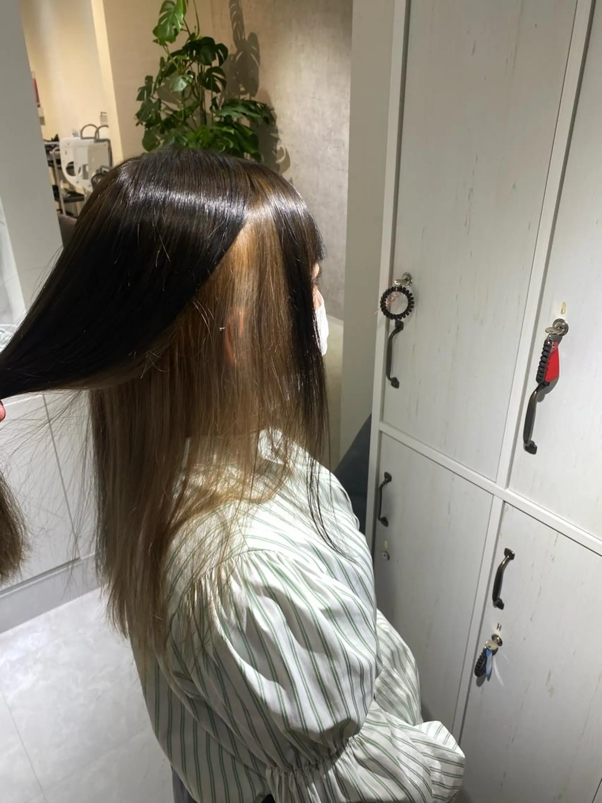 カラー ベージュカラー ブリーチ インナーカラー ホワイトベージュ ヘアカラー 縮毛矯正とレイヤー /杉村凜汰郎のヘアスタイル
