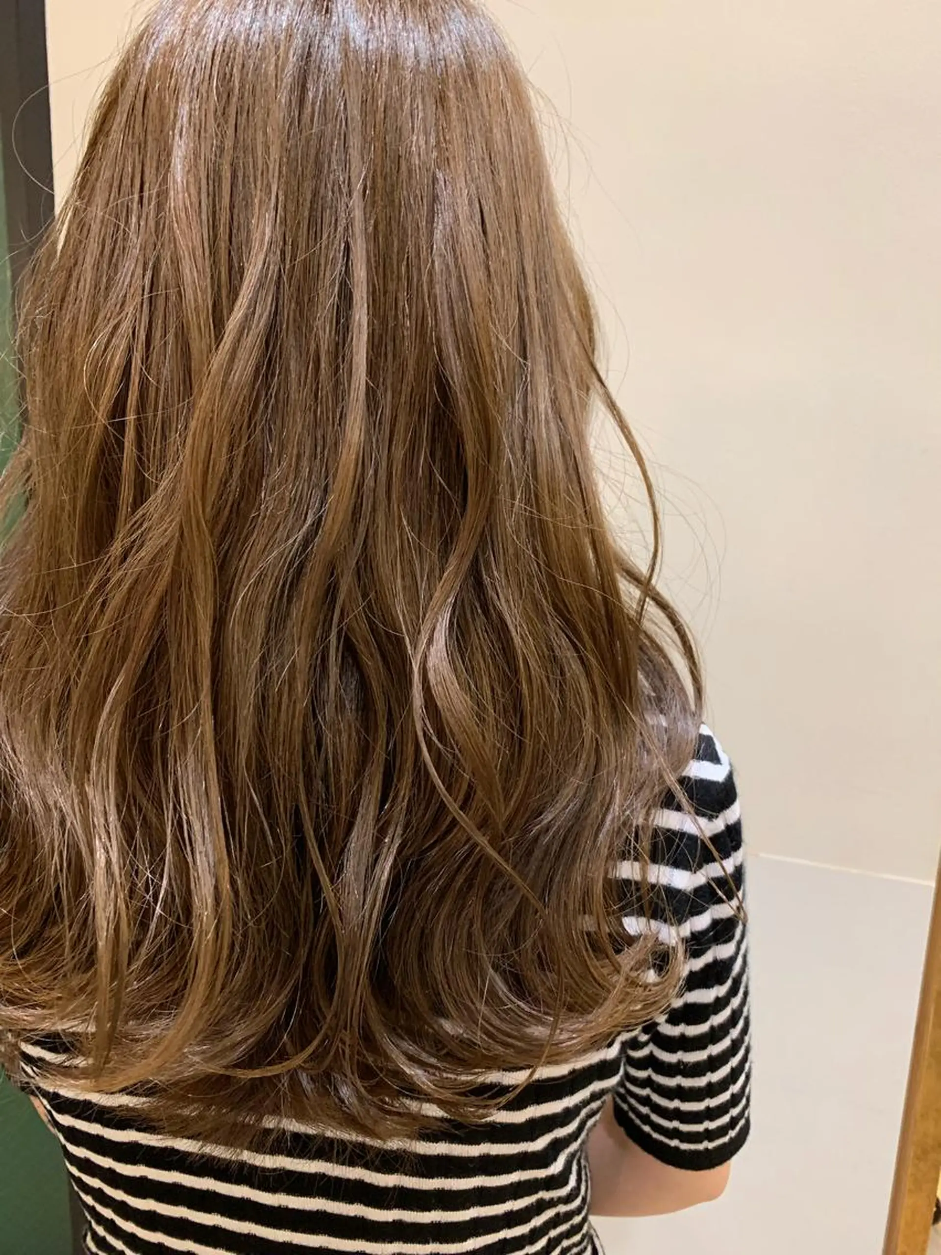 ロング カラー アッシュ バレイヤージュ ベージュカラー ブロンド ブルーカラー レイヤーカット/ 艶カラー/RYOMAのヘアスタイル