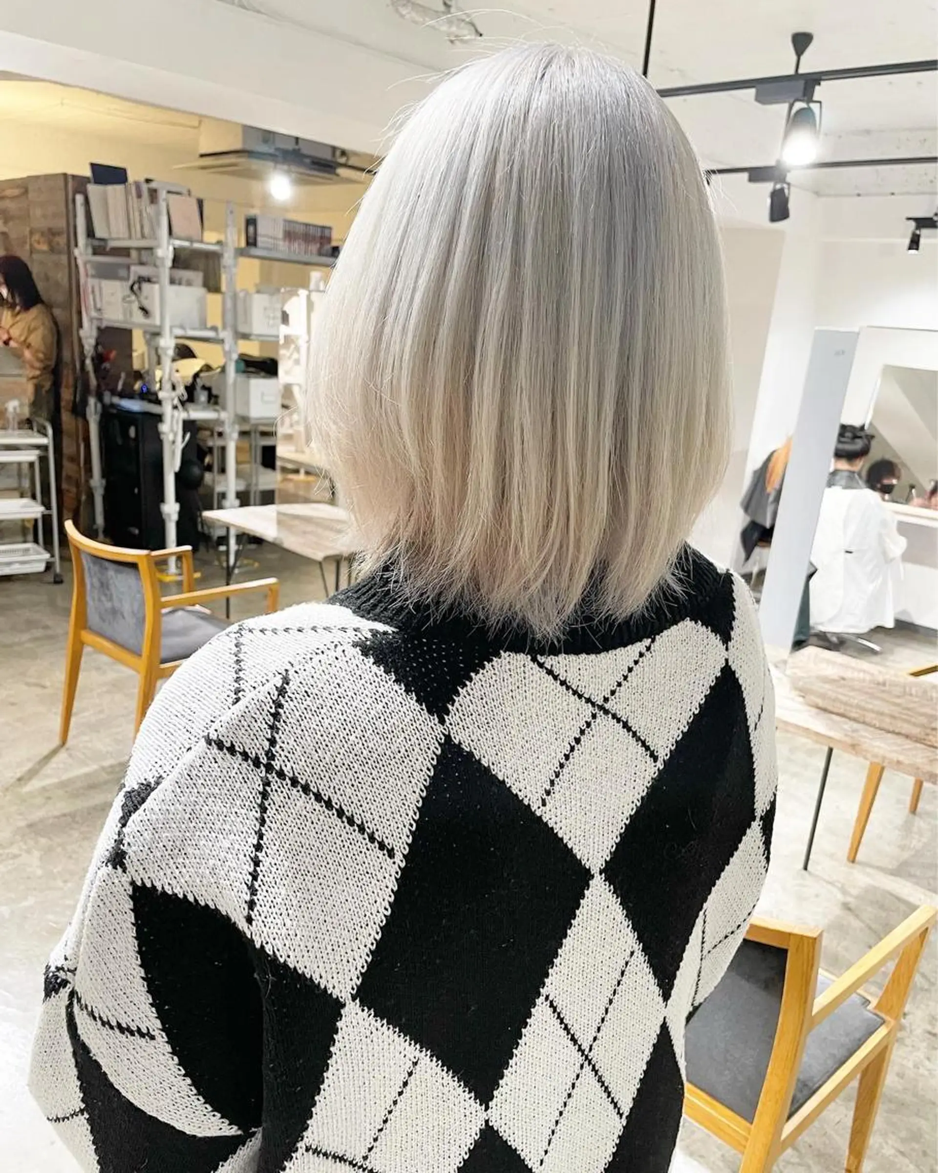 ミディアム カラー ブロンド ホワイトブロンド ヘアカラー トリートメント ハイトーン/レイヤー /ケアブリーチ石川治のヘアスタイル