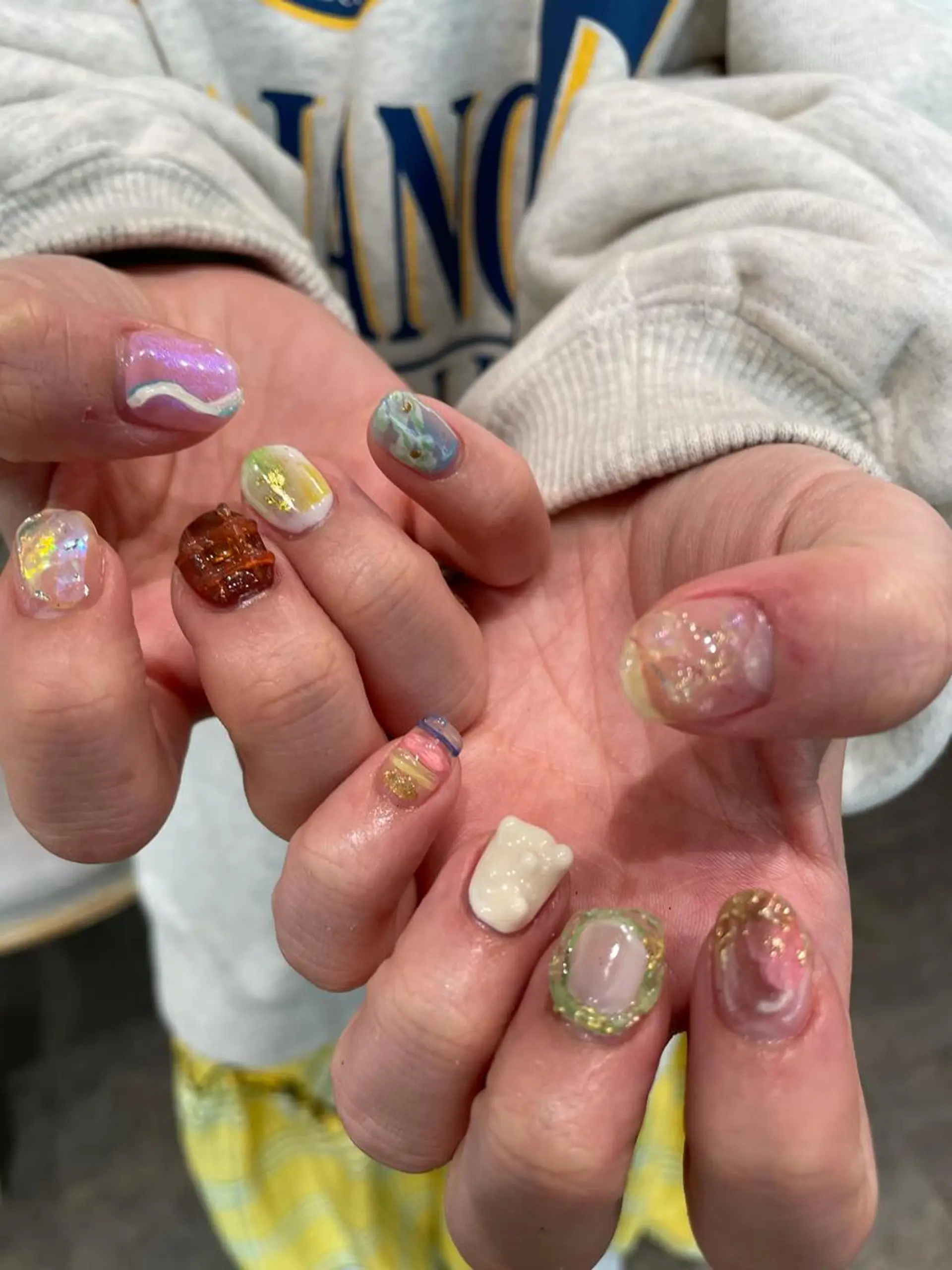 ネイル 氷ネイル・うるうるネイル ハンドネイル ナチュラル透明感🌱 小山美樹子のヘアスタイル