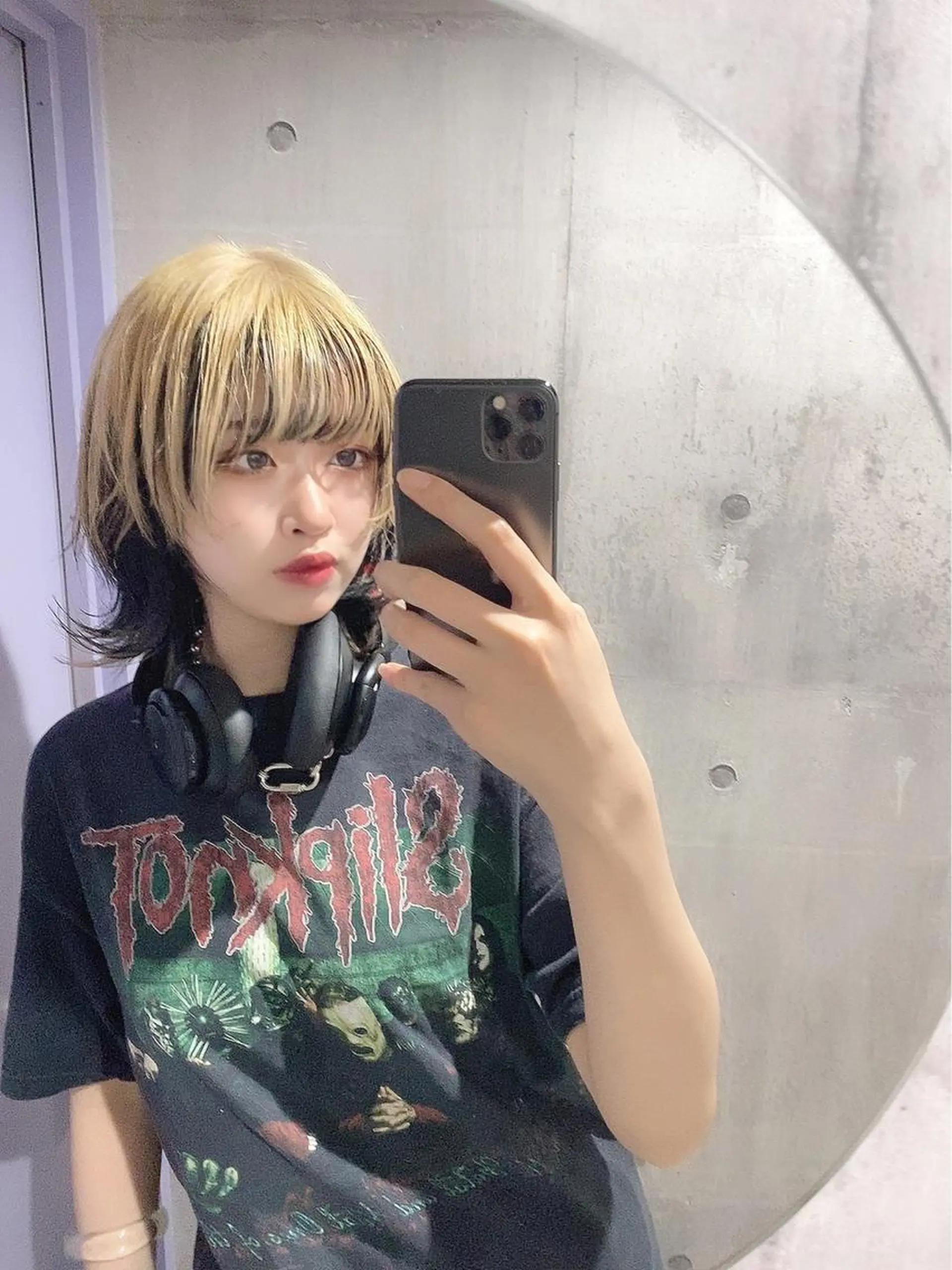 ミディアム カラー ウルフカット ホワイト&レイヤーカ ットエクステ長畠俊輔のヘアスタイル