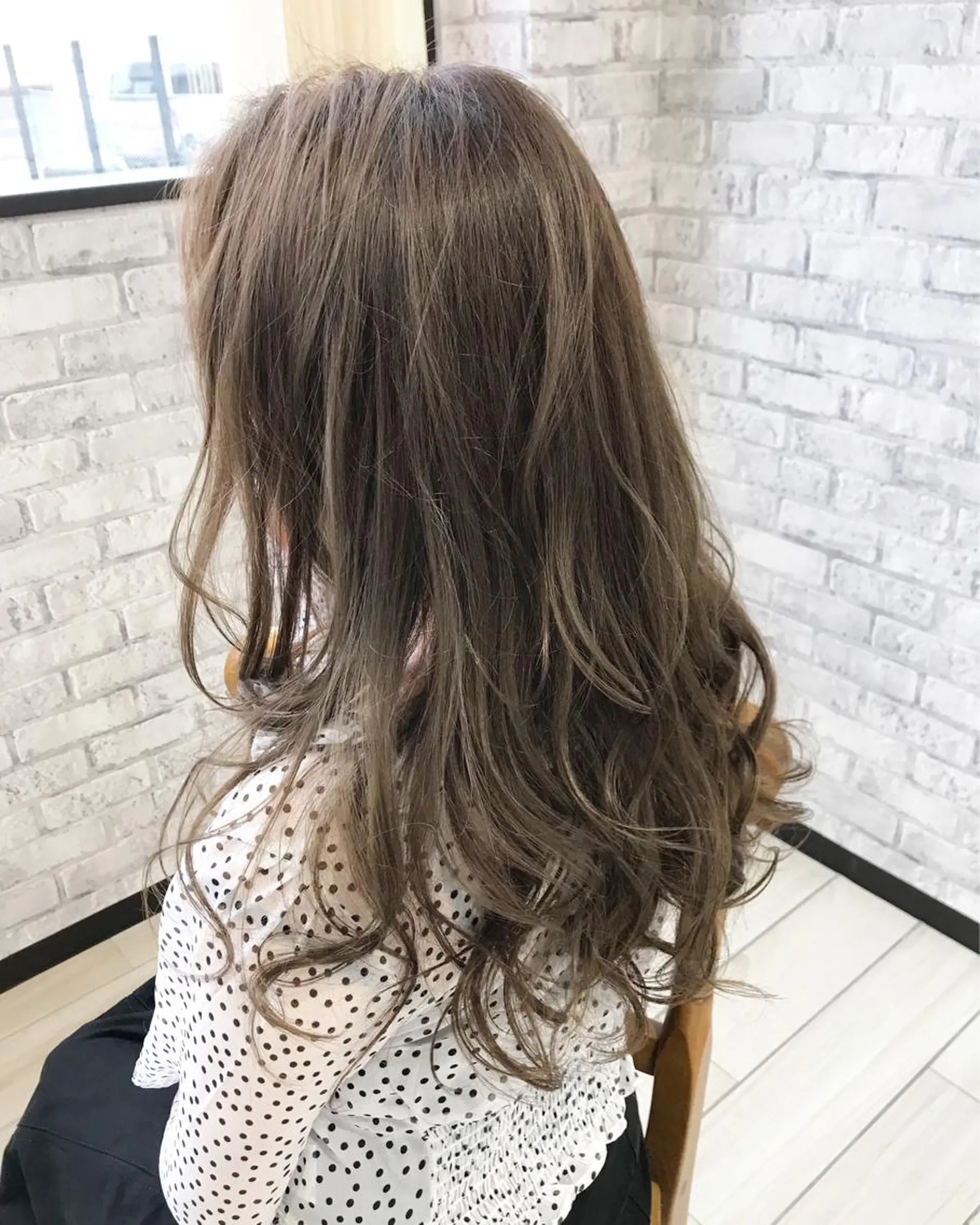 ロング カラー ベージュカラー 透明感カラー ハイライトカラー 外国人風カラー ハイライト RAG副店長伊藤 真規のヘアスタイル