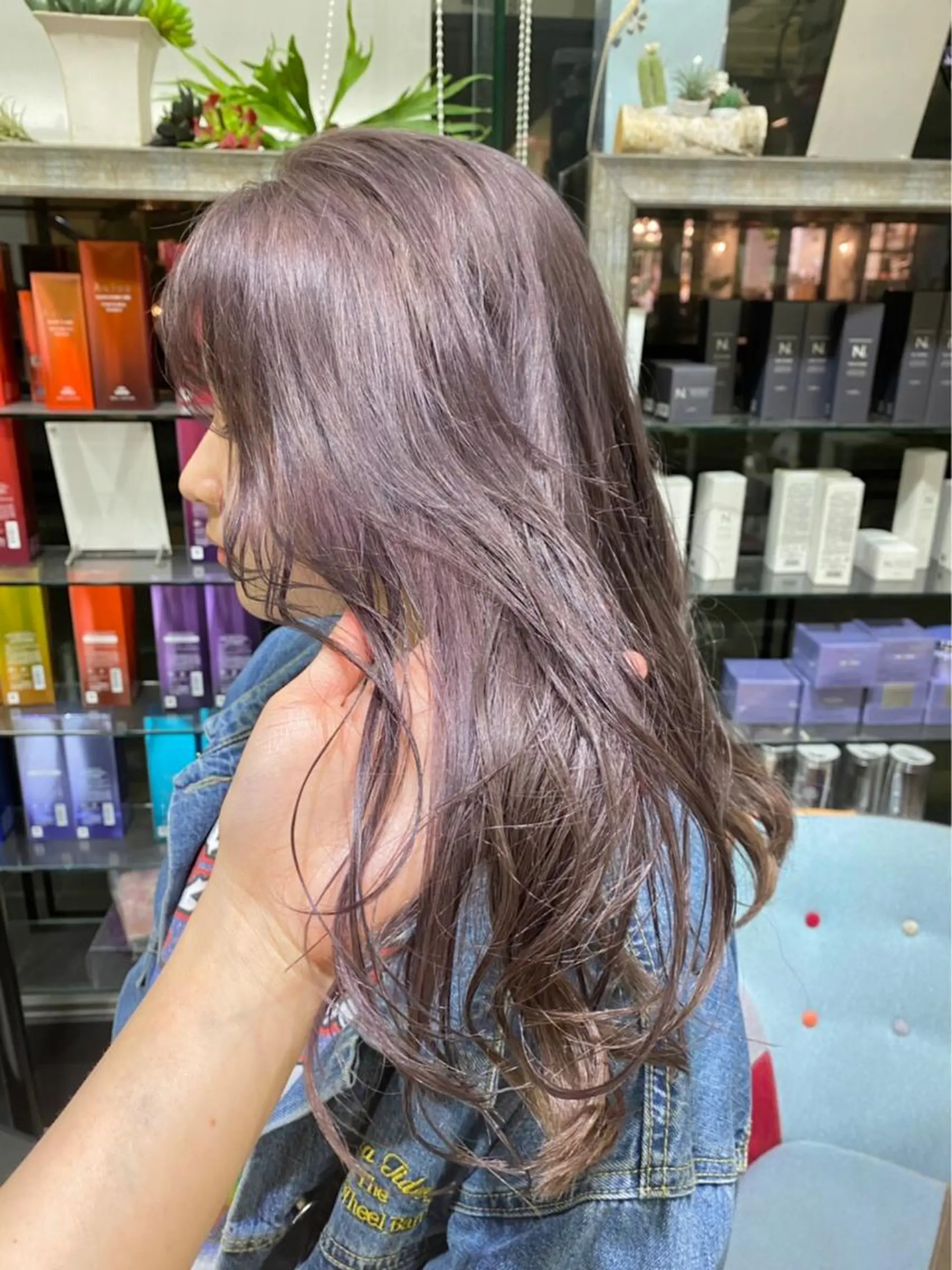 ロング ラベンダーベージュ 艶髪カラー🫧 髪質改善🪽萩原のヘアスタイル