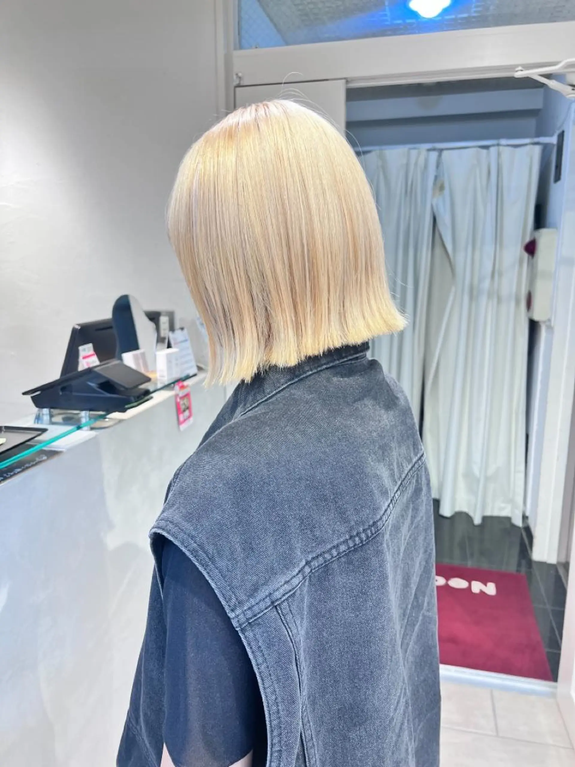 ショート カラー センターパート /ニュアンスパーマのヘアスタイル