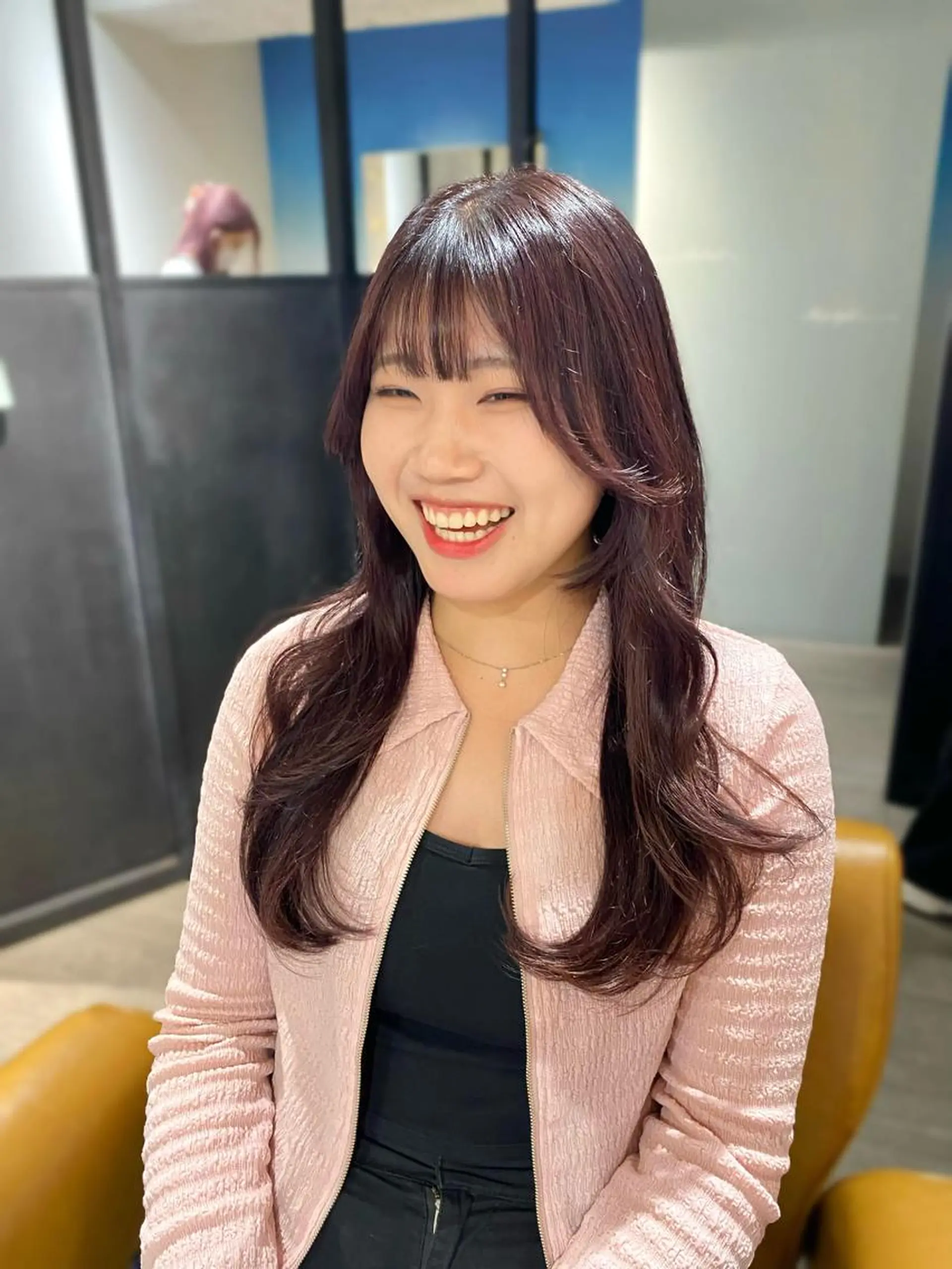 セミロング カラー アッシュ ベージュカラー 黒髪 ブリーチ ブルーカラー カット ヘアカラー 縮毛矯正 トリートメント 韓国風レイヤーカット 💎髪質改善"yuiのヘアスタイル