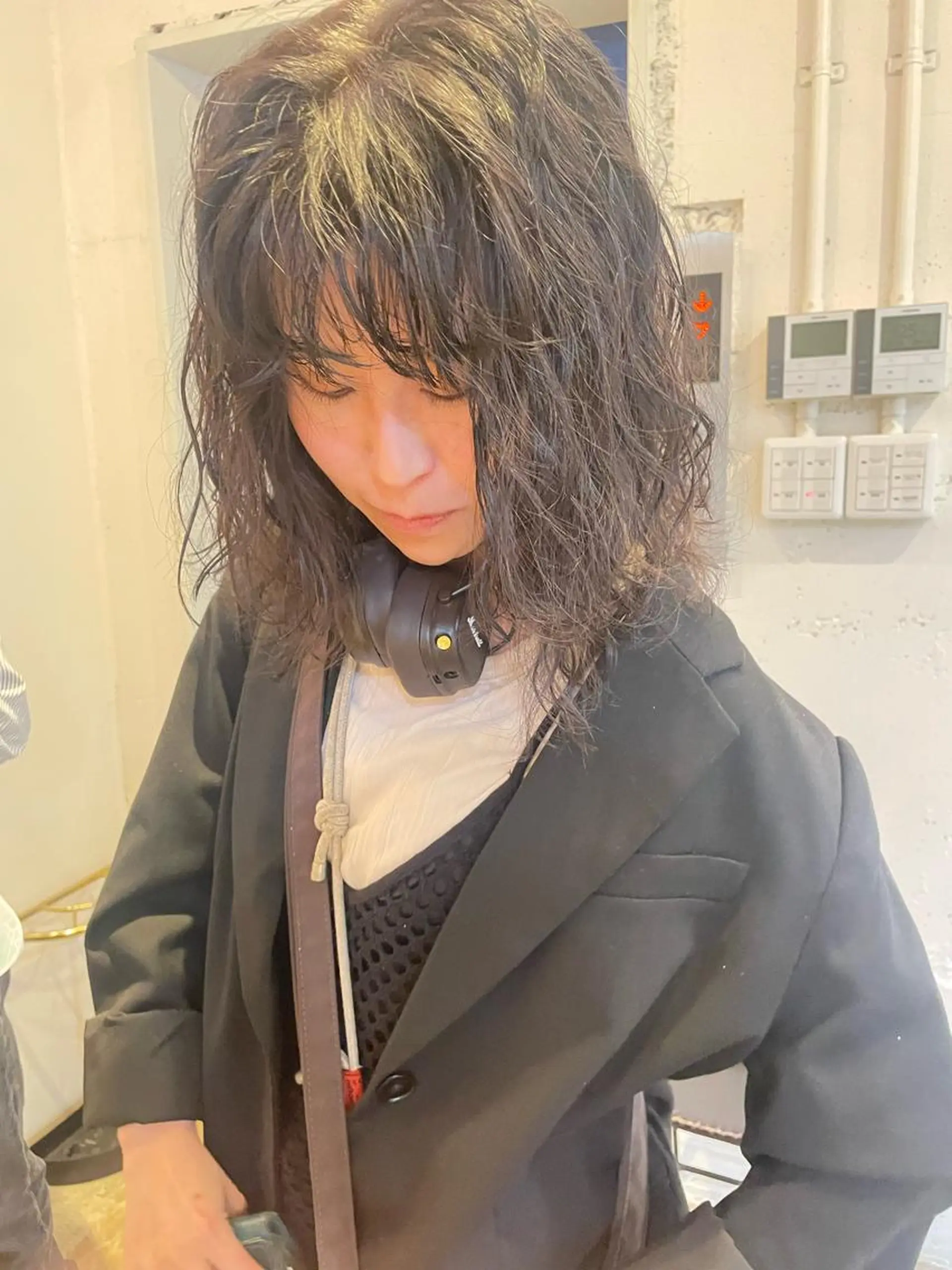 ミディアム カラー パーマ カット パーマ トリートメント レイヤー／似合わせ TAKUYAのヘアスタイル