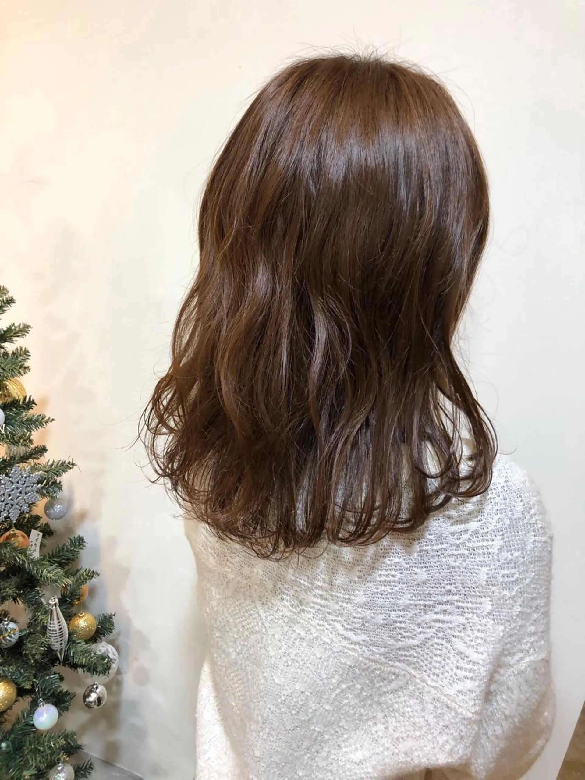 セミロング カラー MIOベージュカラー 柔らかいカラーのヘアスタイル