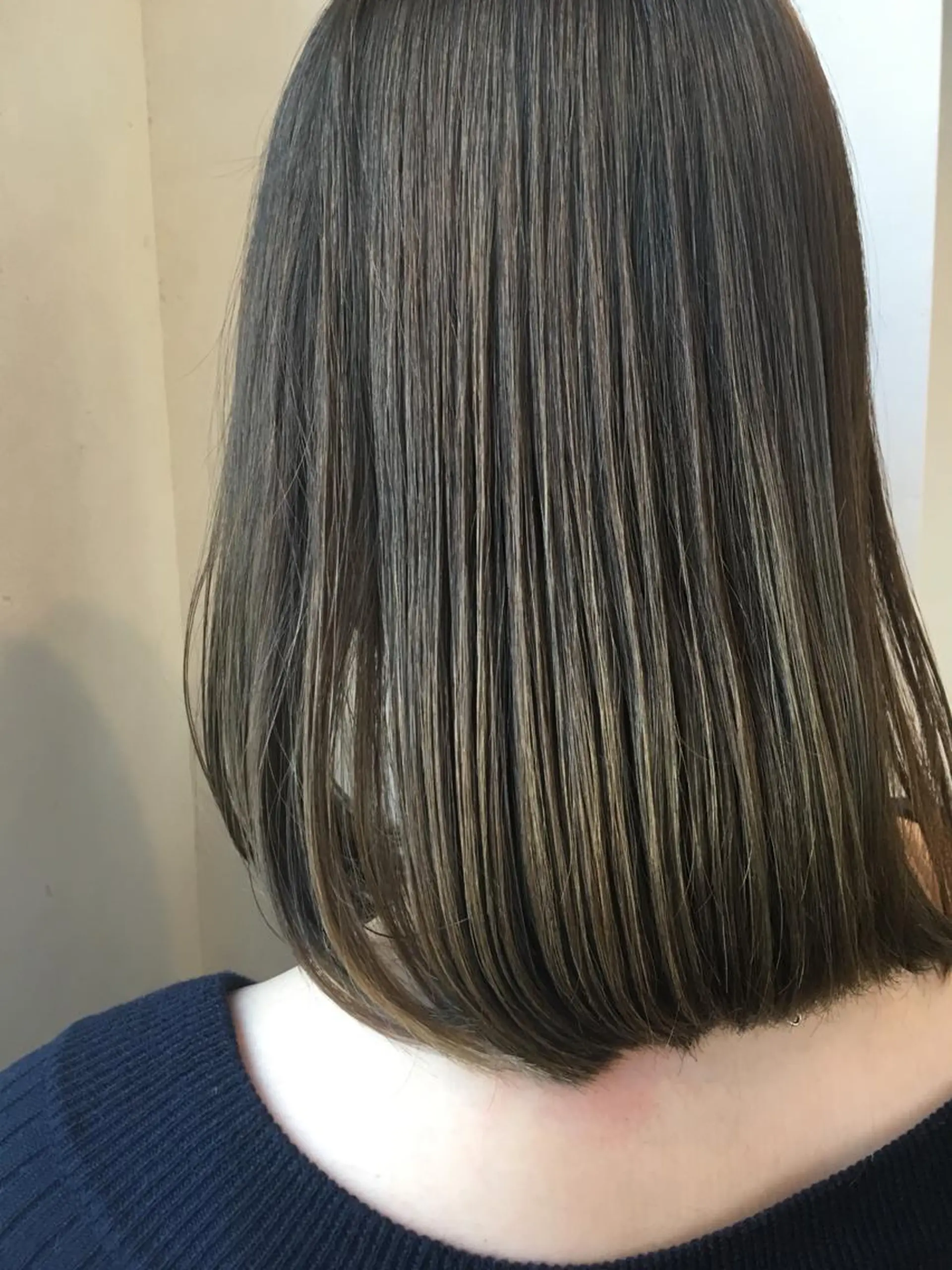 セミロング カラー グレージュ カーキグレージュ TOWA 野村　コウダイのヘアスタイル