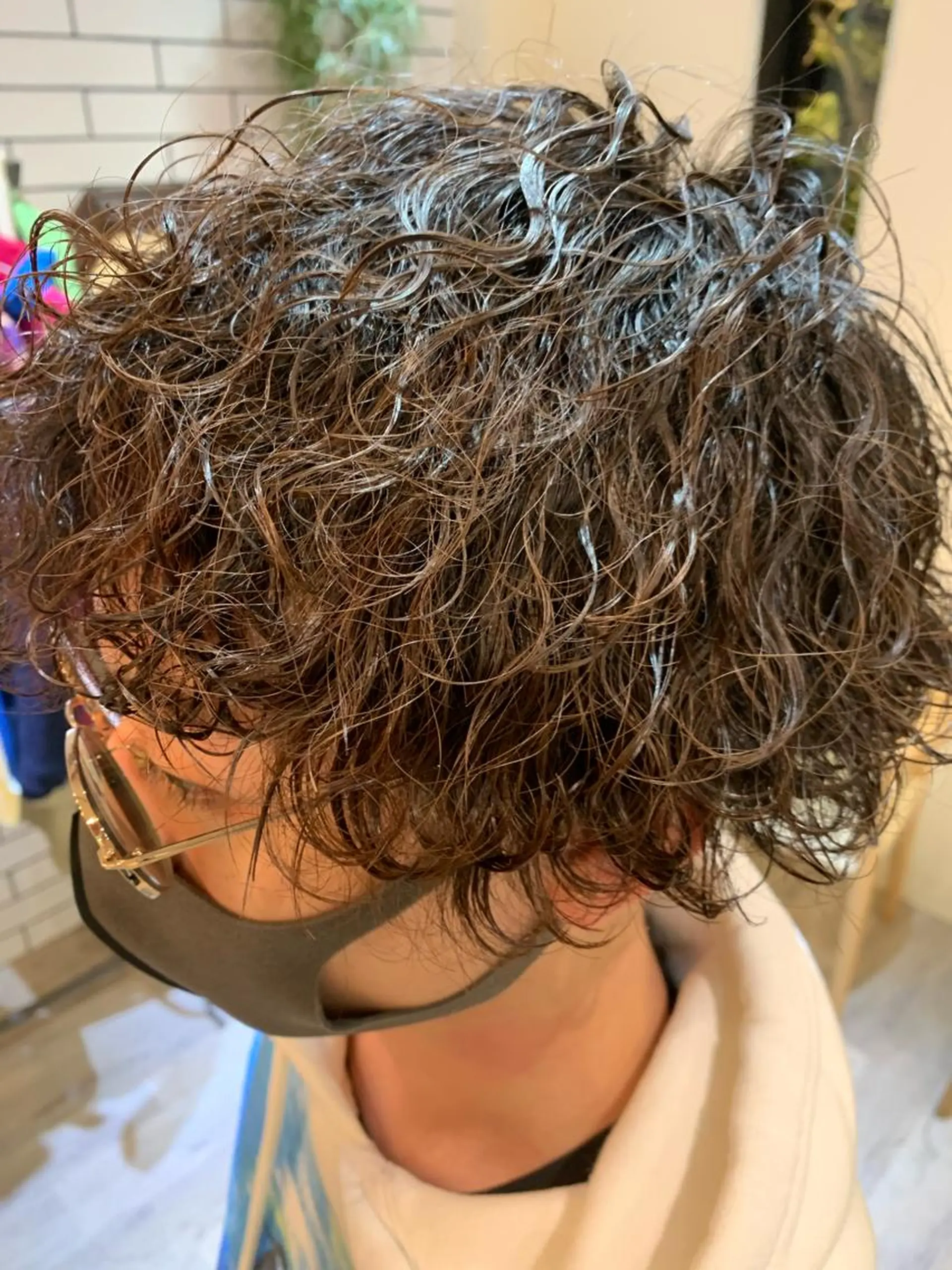 ミディアム パーマ メンズ ミディアムパーマ メンズパーマ 波巻きパーマ Hair Design Room  SHEEFT所属・【豊橋メンズ特化】 SHEEFTタイガのヘアスタイル