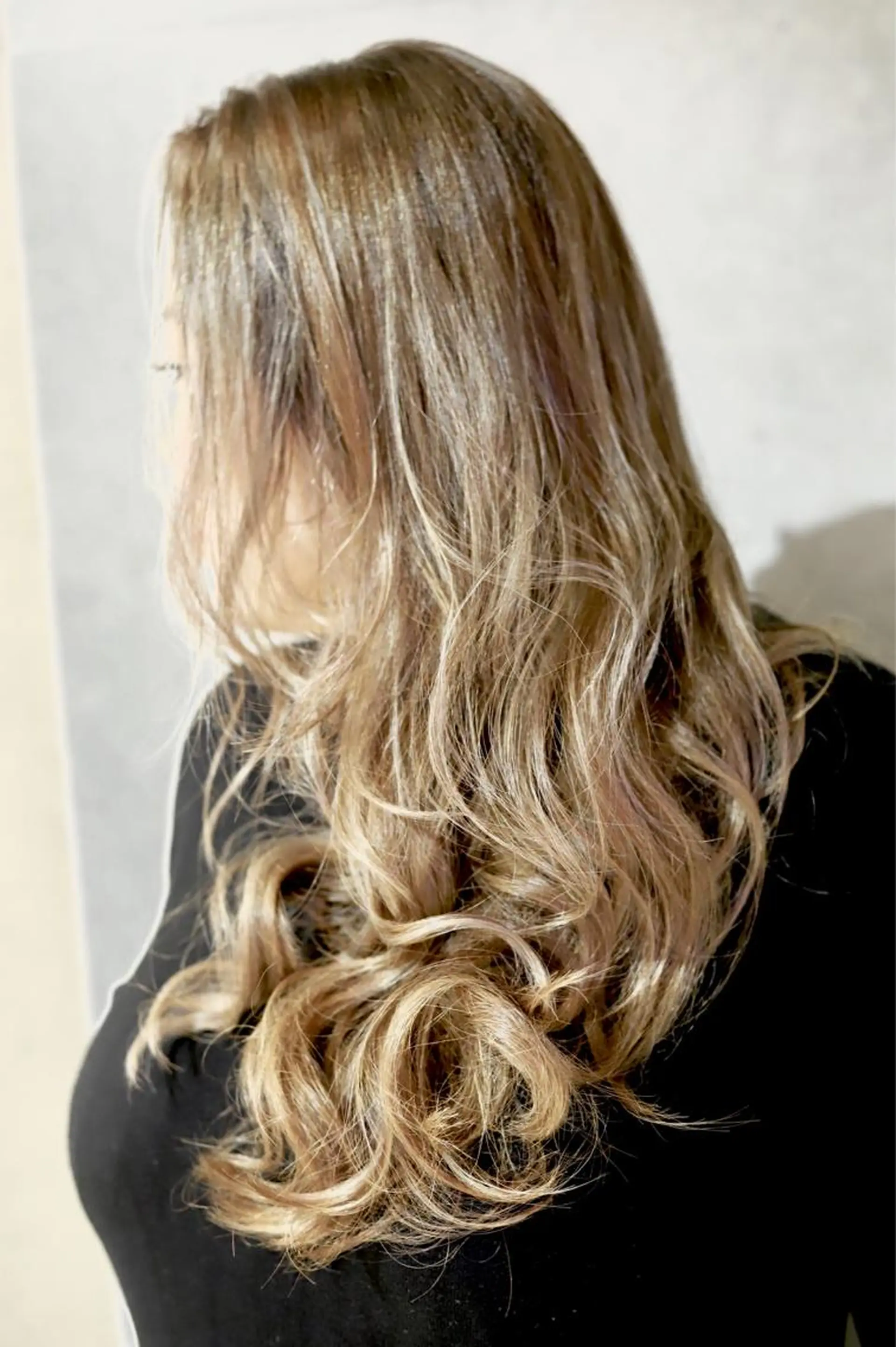 ロング カラー アッシュ バレイヤージュ ブロンド レイヤーカット アドミラルYoshi oのヘアスタイル