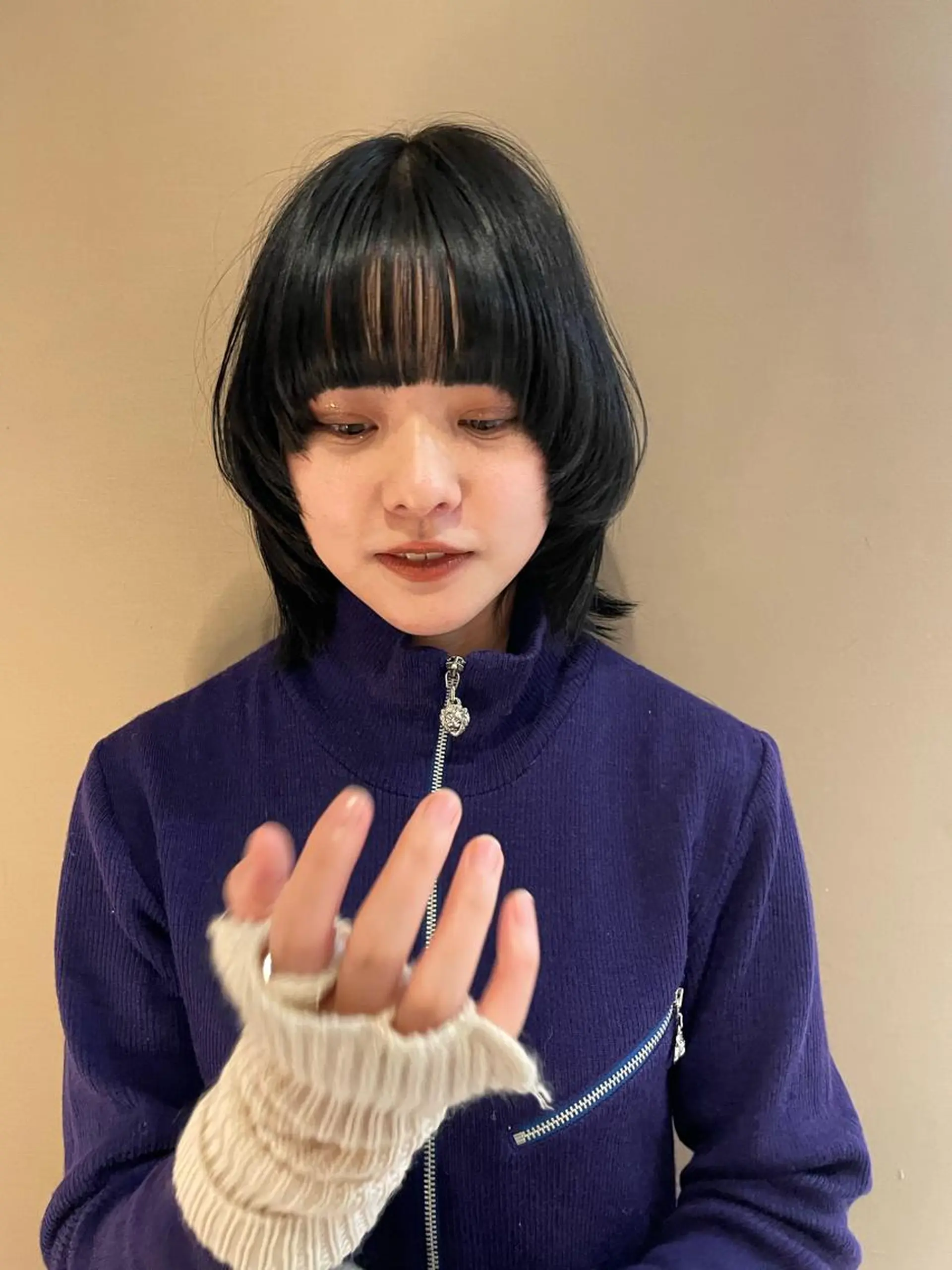 ショート カラー 黒髪 ブルーカラー ブルーブラック ウルフカット カット ヘアカラー トリートメント SALOWIN所属・ブリーチ✨ ボブ✨レイヤーのヘアスタイル