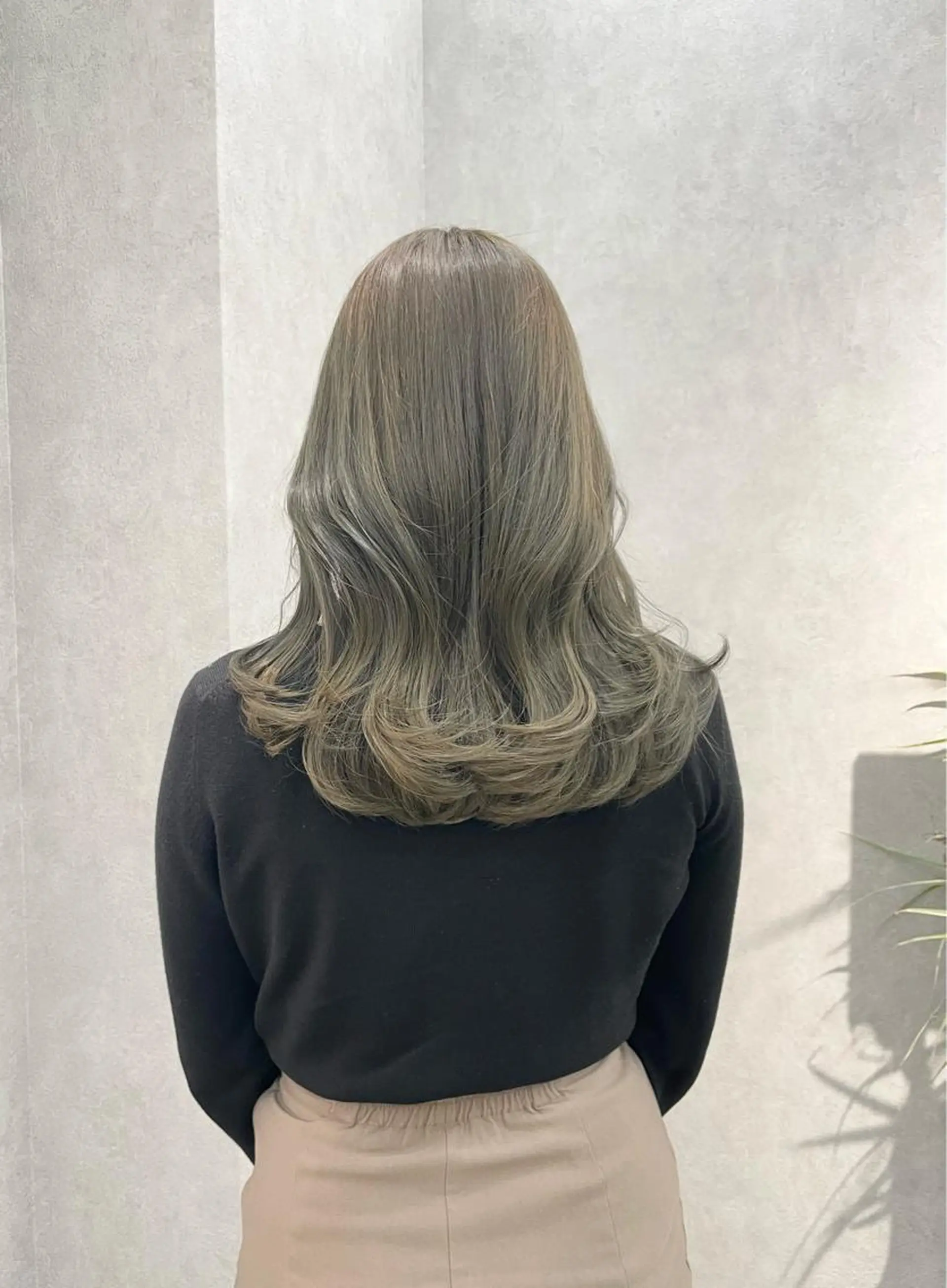ミディアム カラー ベージュカラー オリーブベージュ いなみね はるきのヘアスタイル