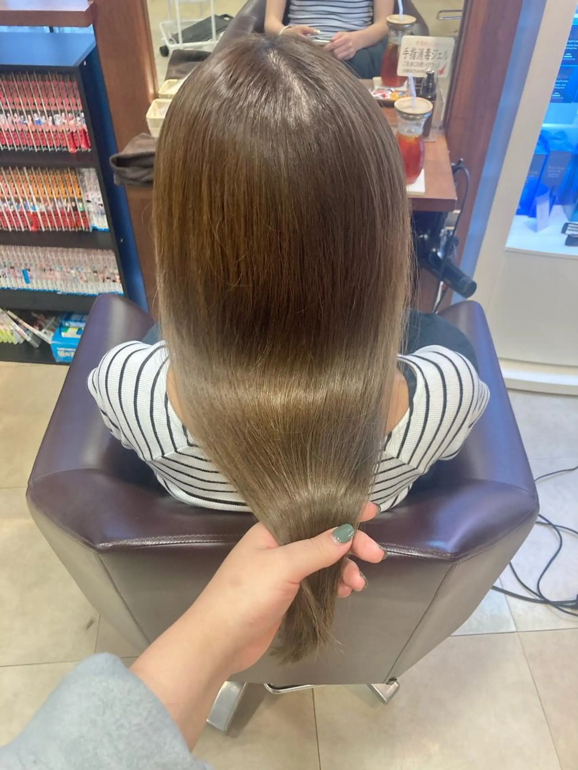 セミロング カラー ベージュカラー ブリーチ ブリーチなしカラー オリーブベージュ カット ヘアカラー トリートメント カットが上手い 💇‍♂🌸サク🌸のヘアスタイル
