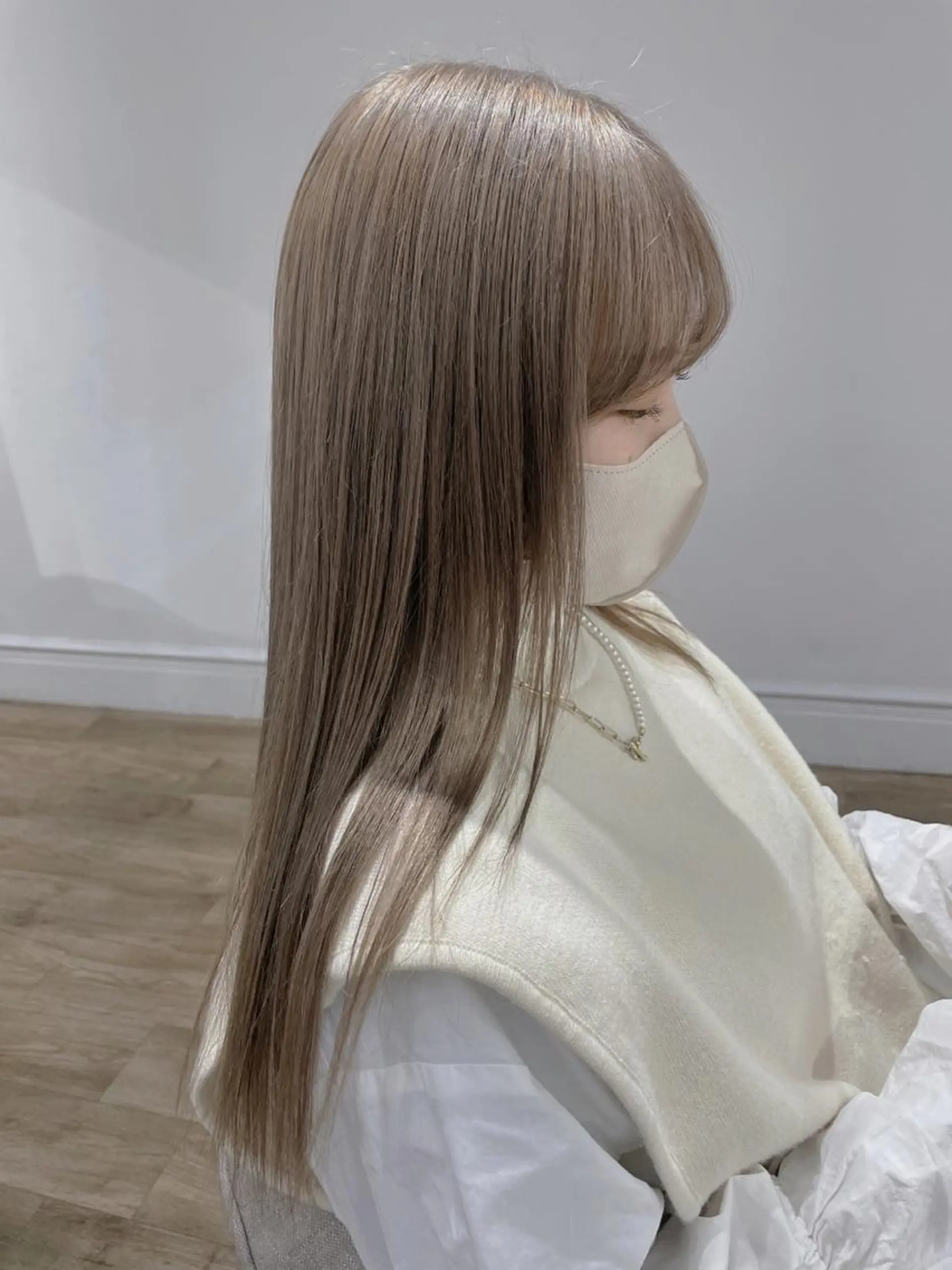 ロング カラー ヘアアレンジ ベージュカラー ブリーチ ミルクティーベージュ ヘアカラー トリートメント 酸性縮毛矯正 梅田茶屋町 Juriのヘアスタイル