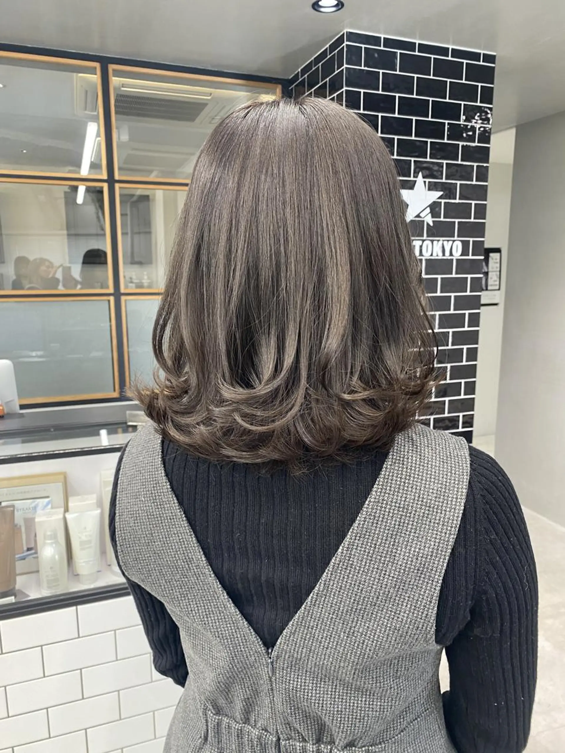 ミディアム カラー 透明感カラー🩶 韓国レイヤー🩶結華のヘアスタイル