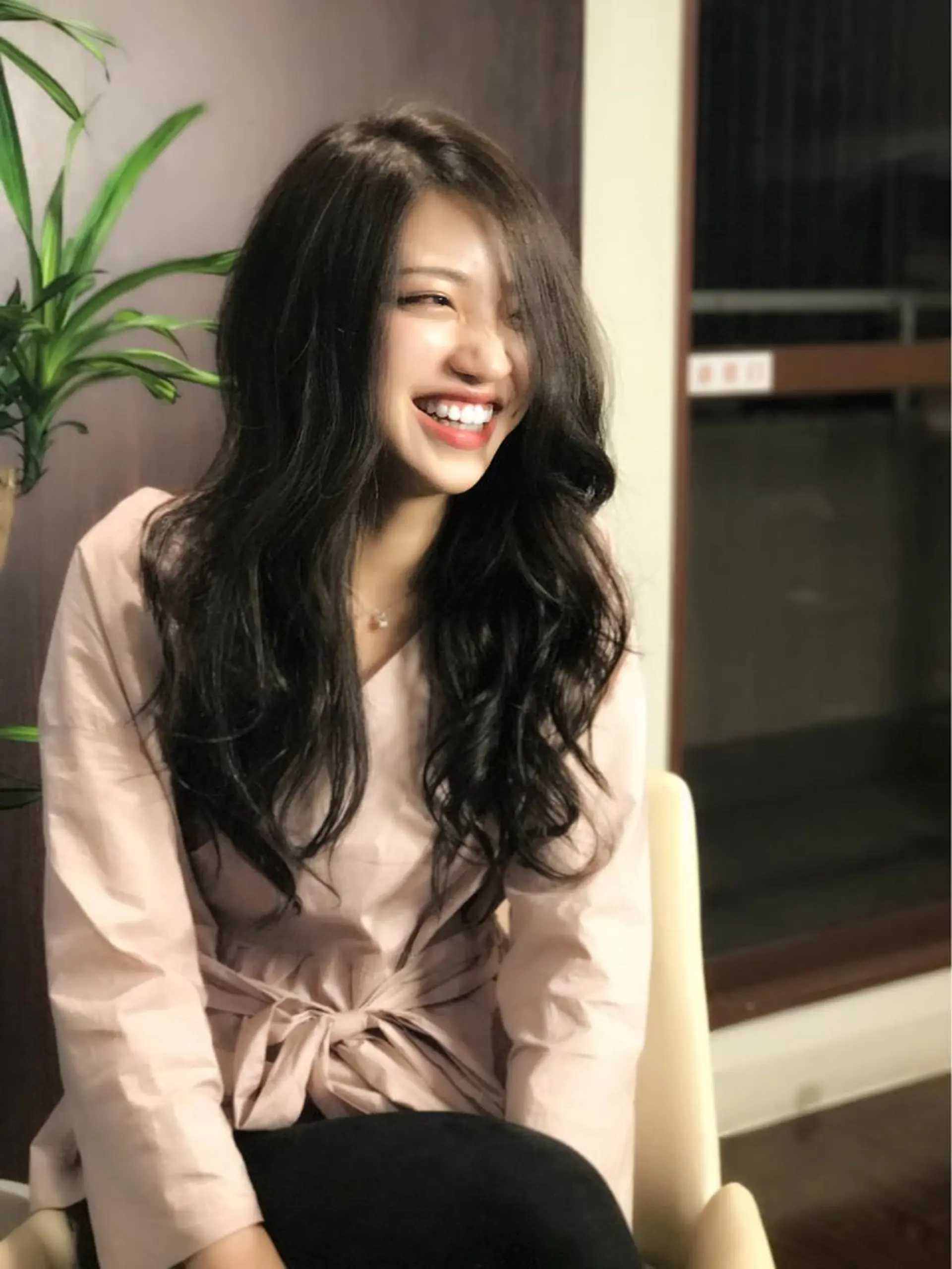 ロング カラー グレージュ 瀬尾 加寿馬のヘアスタイル