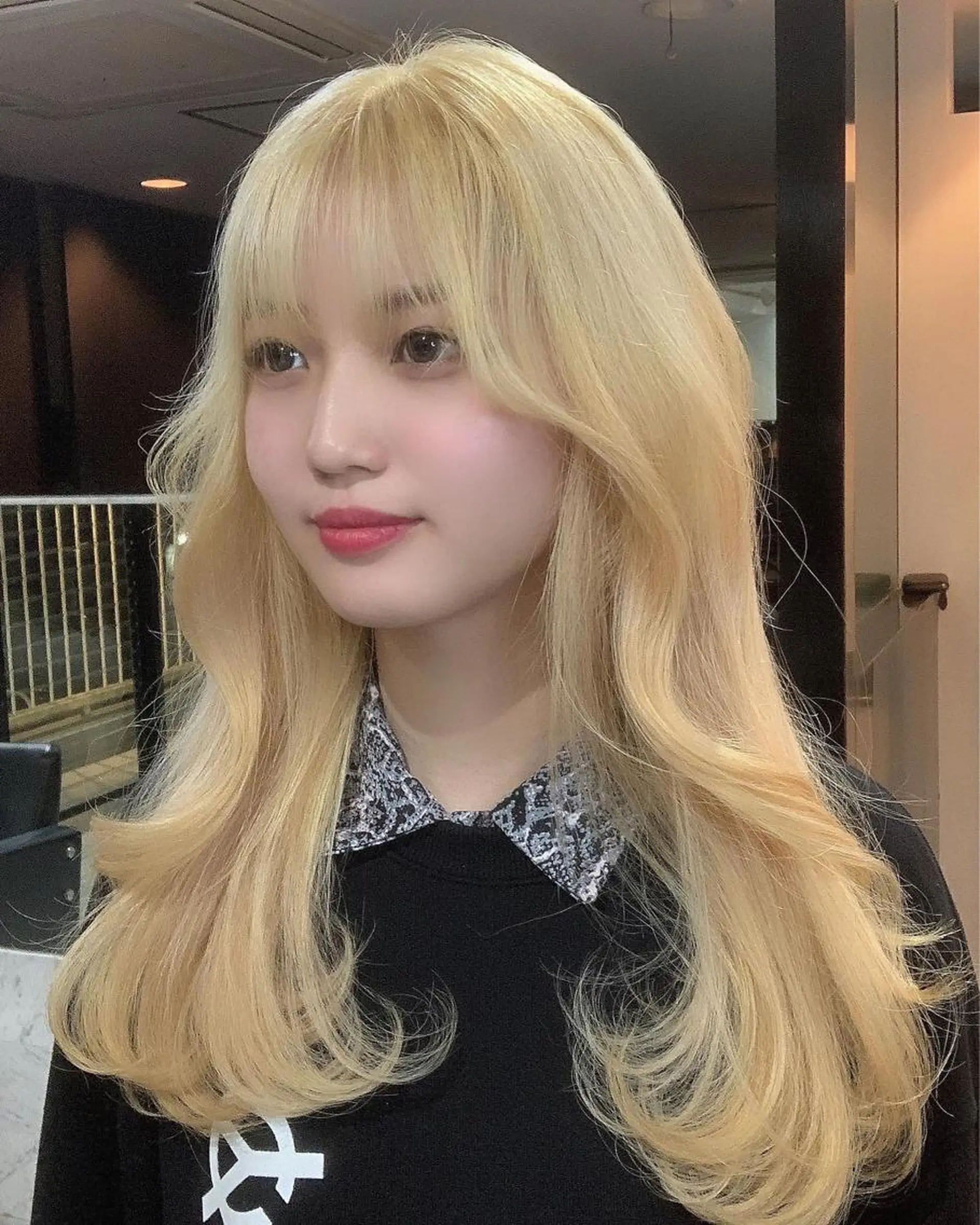 ロング カラー カット ヘアカラー トリートメント ヘアセット RYOSUKE ハイトーンのヘアスタイル