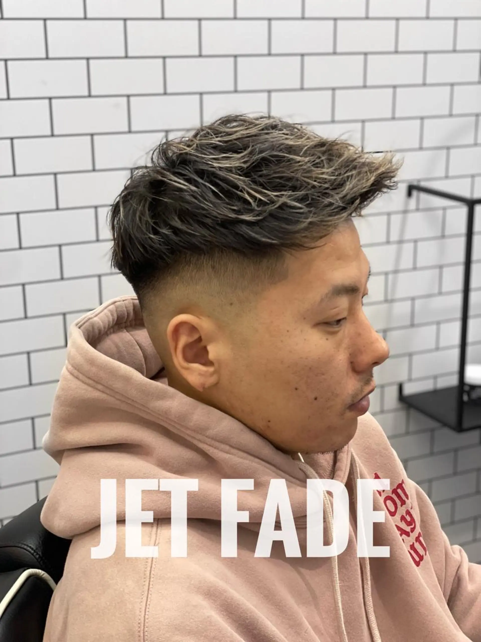 ショート カラー メンズ アップバング センターパート フェードカット メンズパーマ スキンフェード カット TOP by threenine所属・🔥メンズ特化🔥 谷口力哉のヘアスタイル