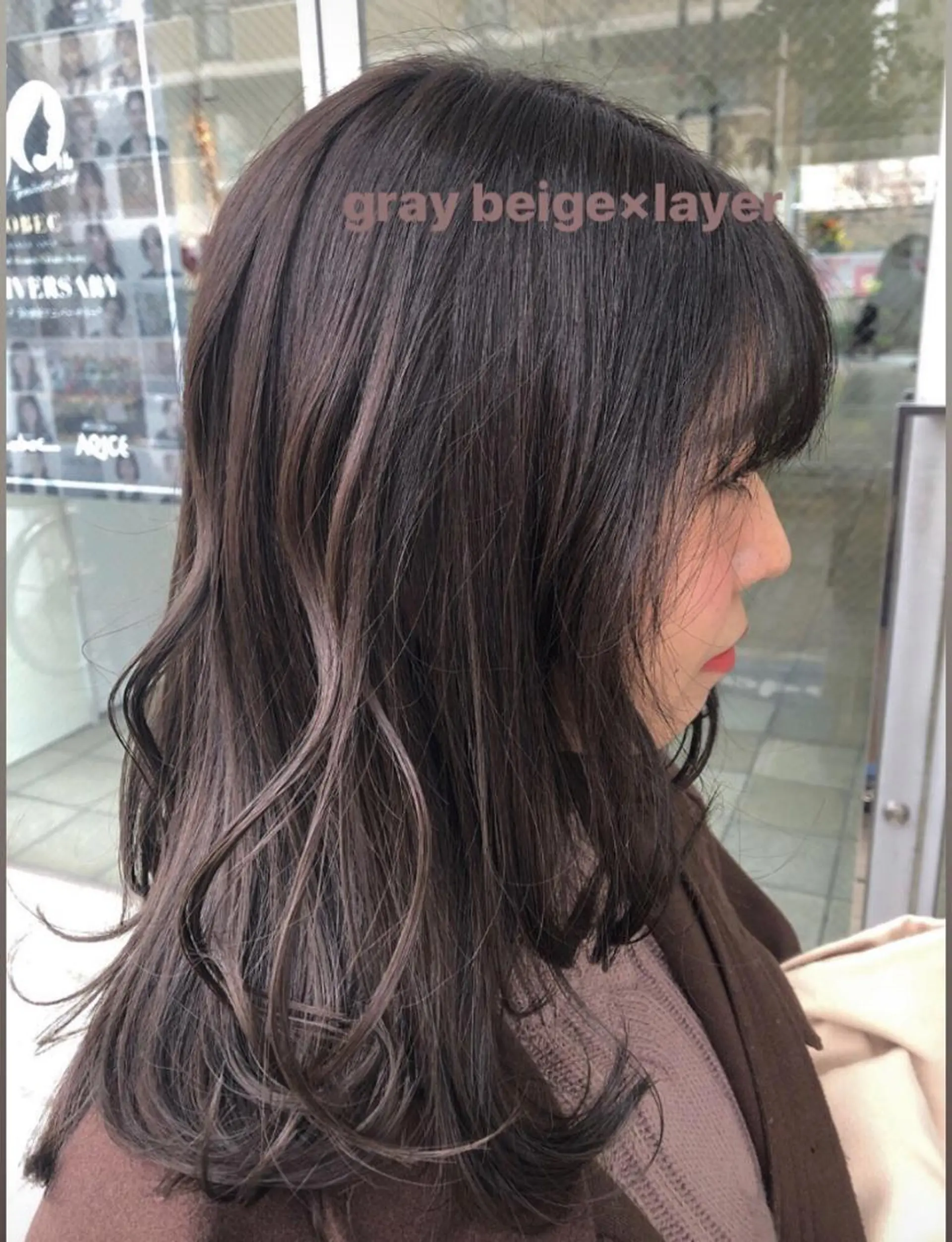 セミロング カラー グレージュ ハイライトカラー ハイライト カット ヘアカラー トリートメント 本山　くせ毛のカット 尾島光季のヘアスタイル