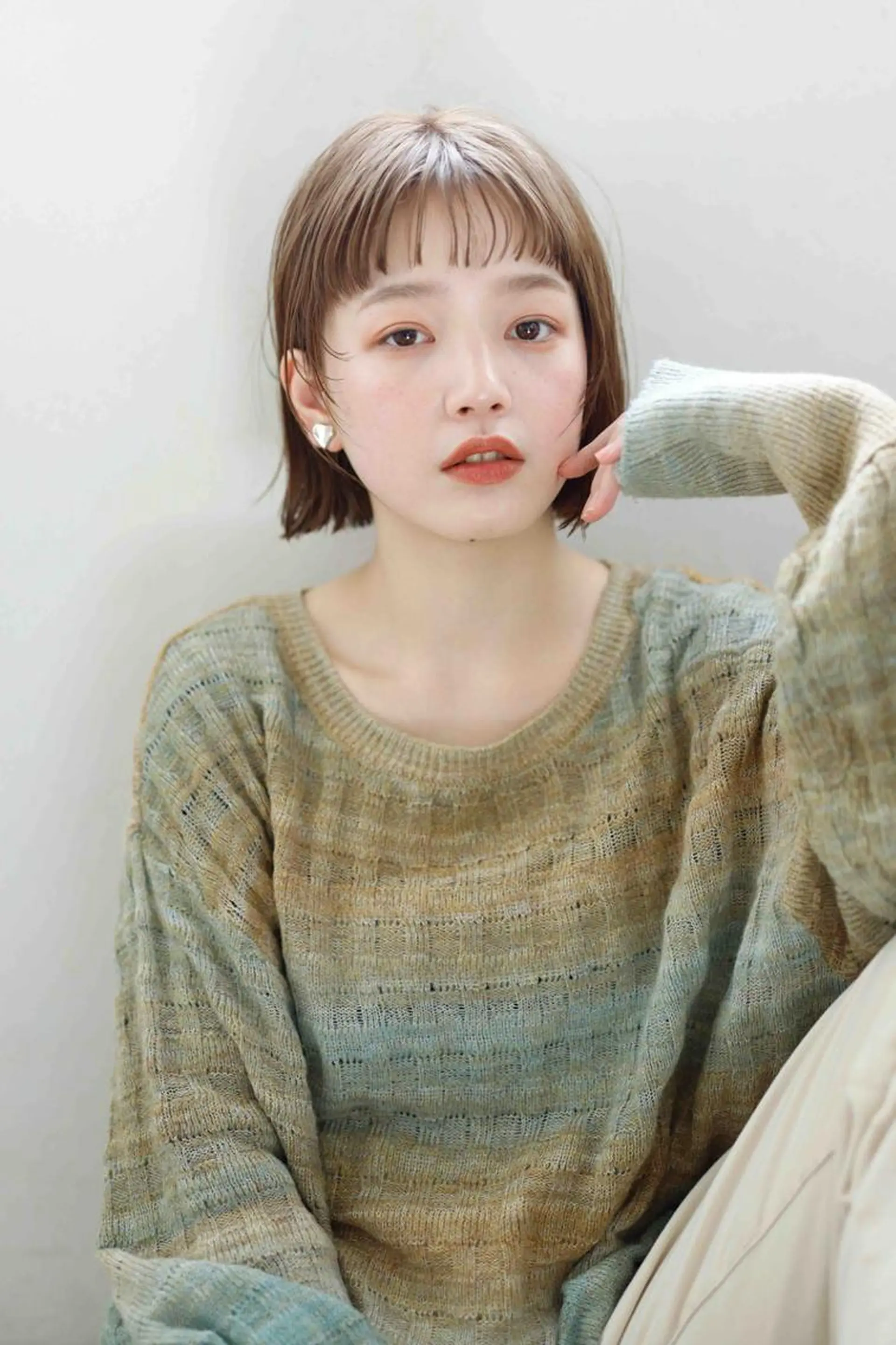 ショート カラー アディクシーカラー ベージュカラー ケアカラー 透明感カラー イヤリングカラー カット トリートメント ヘアケア特化型サロン newi 梅田のヘアスタイル