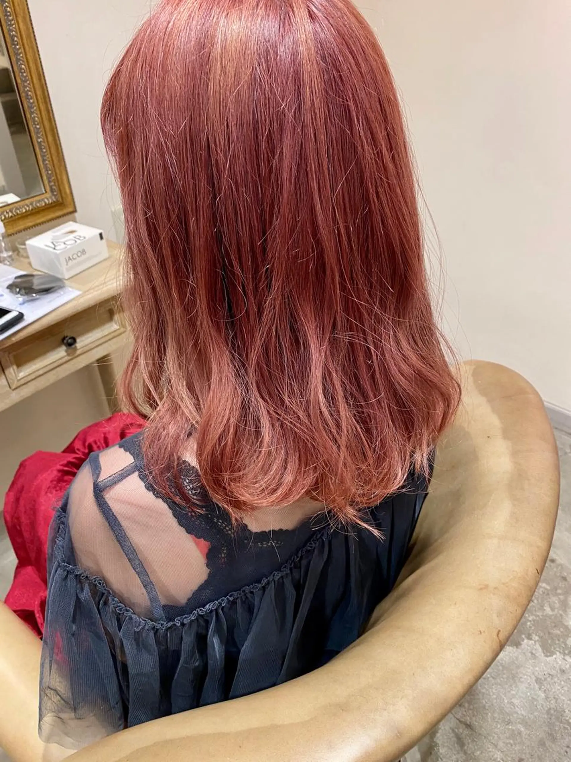 ミディアム カラー ブリーチ イルミナカラー ピンクカラー バイオレットカラー ヘアカラー トリートメント 美髪・髪質改善 有田怜平のヘアスタイル