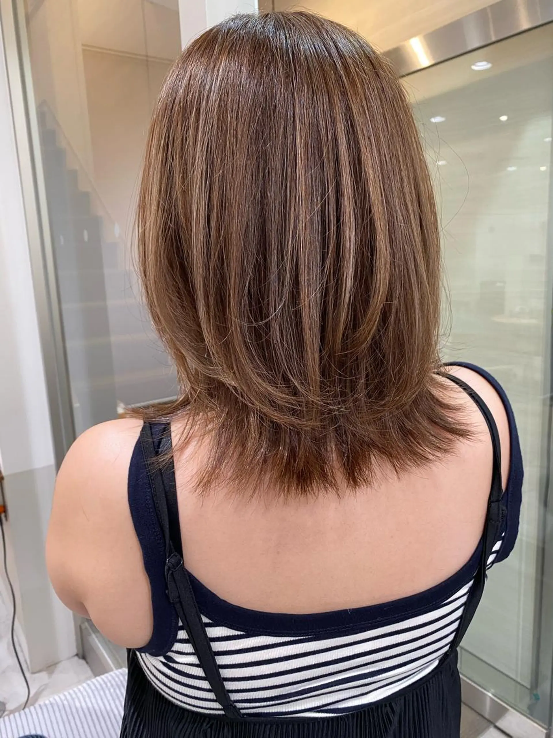 ミディアム カラー レイヤーカット 顔まわりカラー特化 赤津百合絵のヘアスタイル