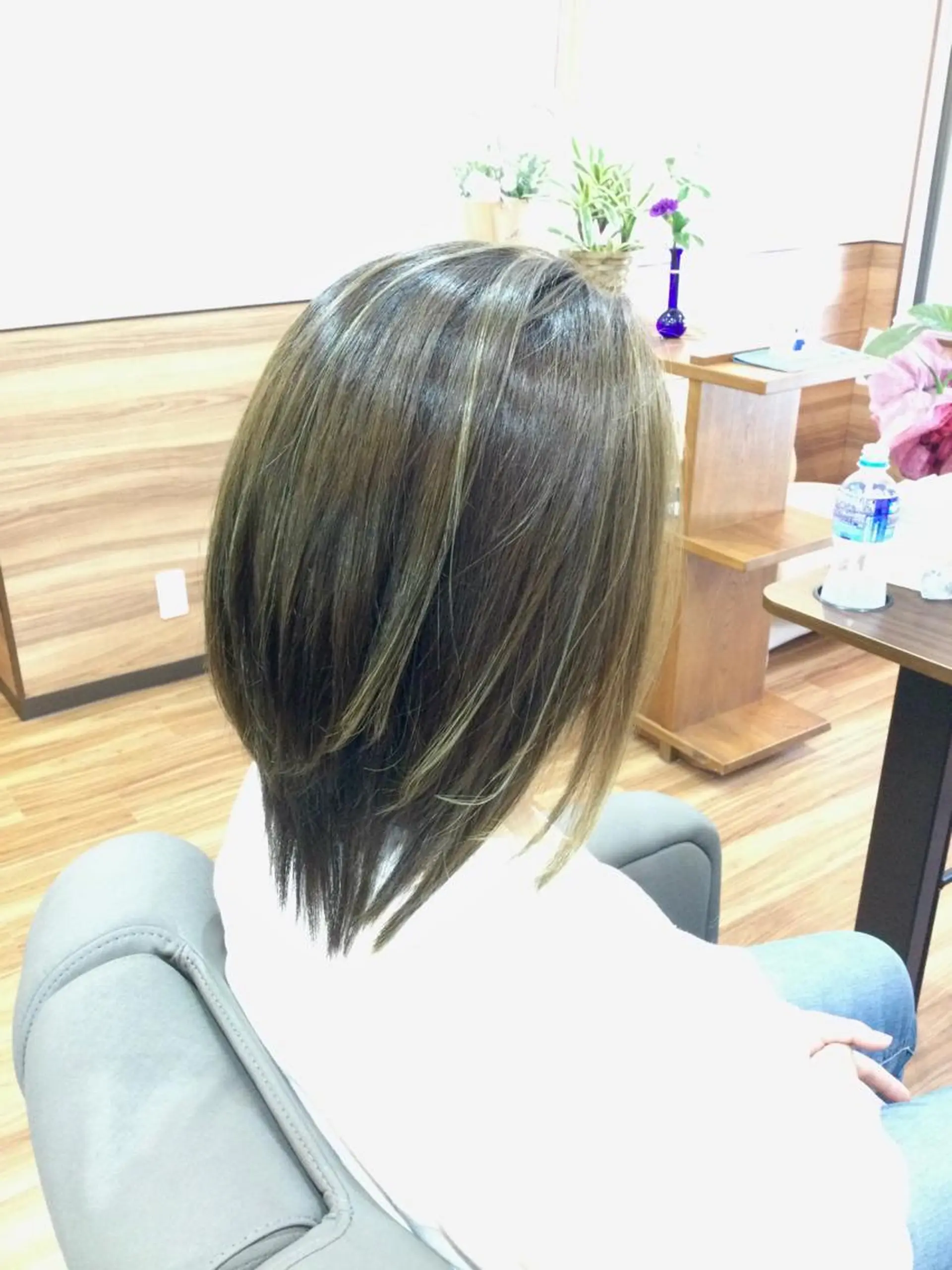 ミディアム カラー パーマ グレージュ ハイライトカラー オリーブグレージュ オリーブグレー ハイライト Annon プライベートサロンのヘアスタイル