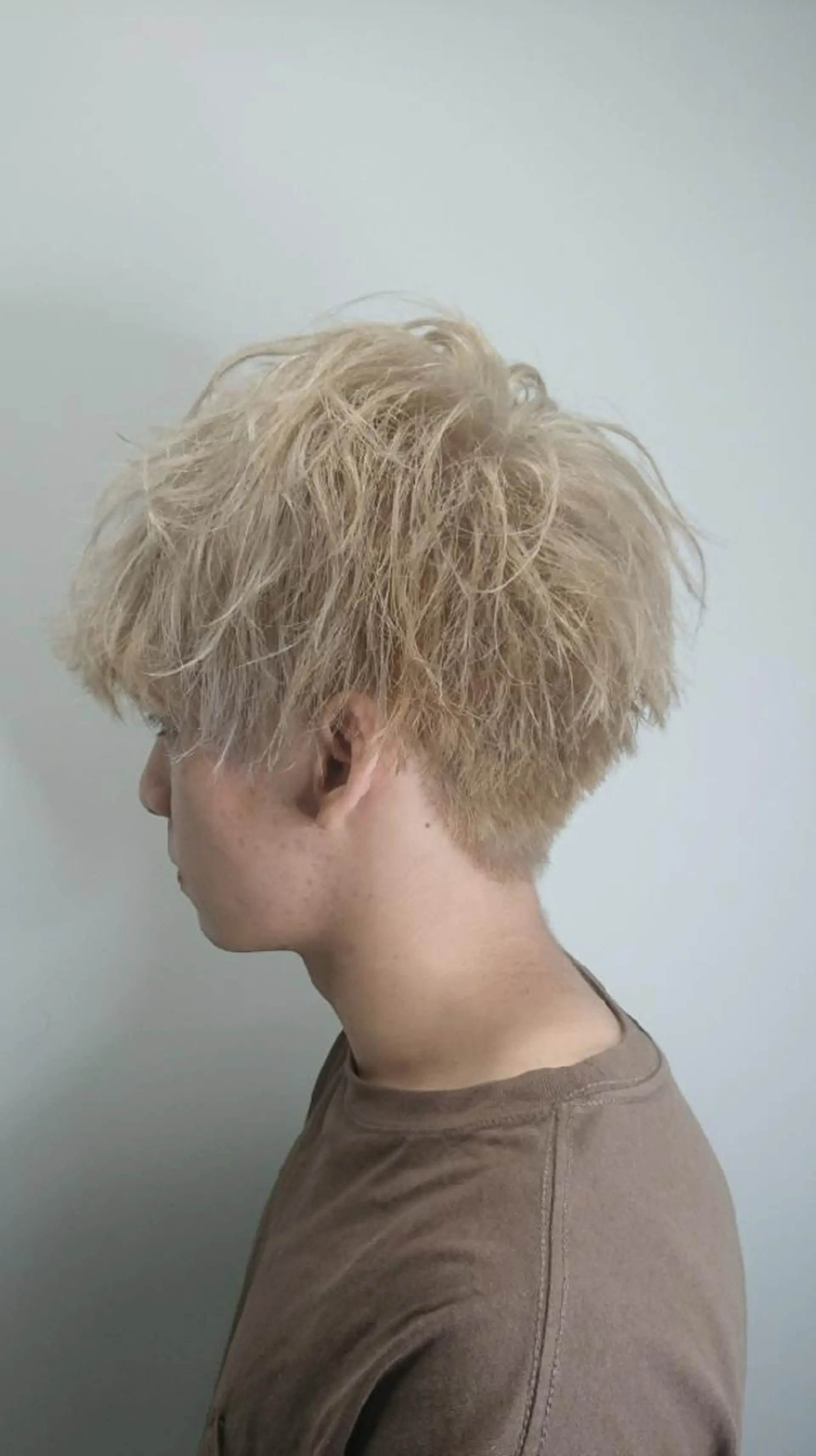 カラー メンズ メンズブリーチ ベージュカラー ブリーチ 透明感ハイトーン☆ 今津 佑太のヘアスタイル