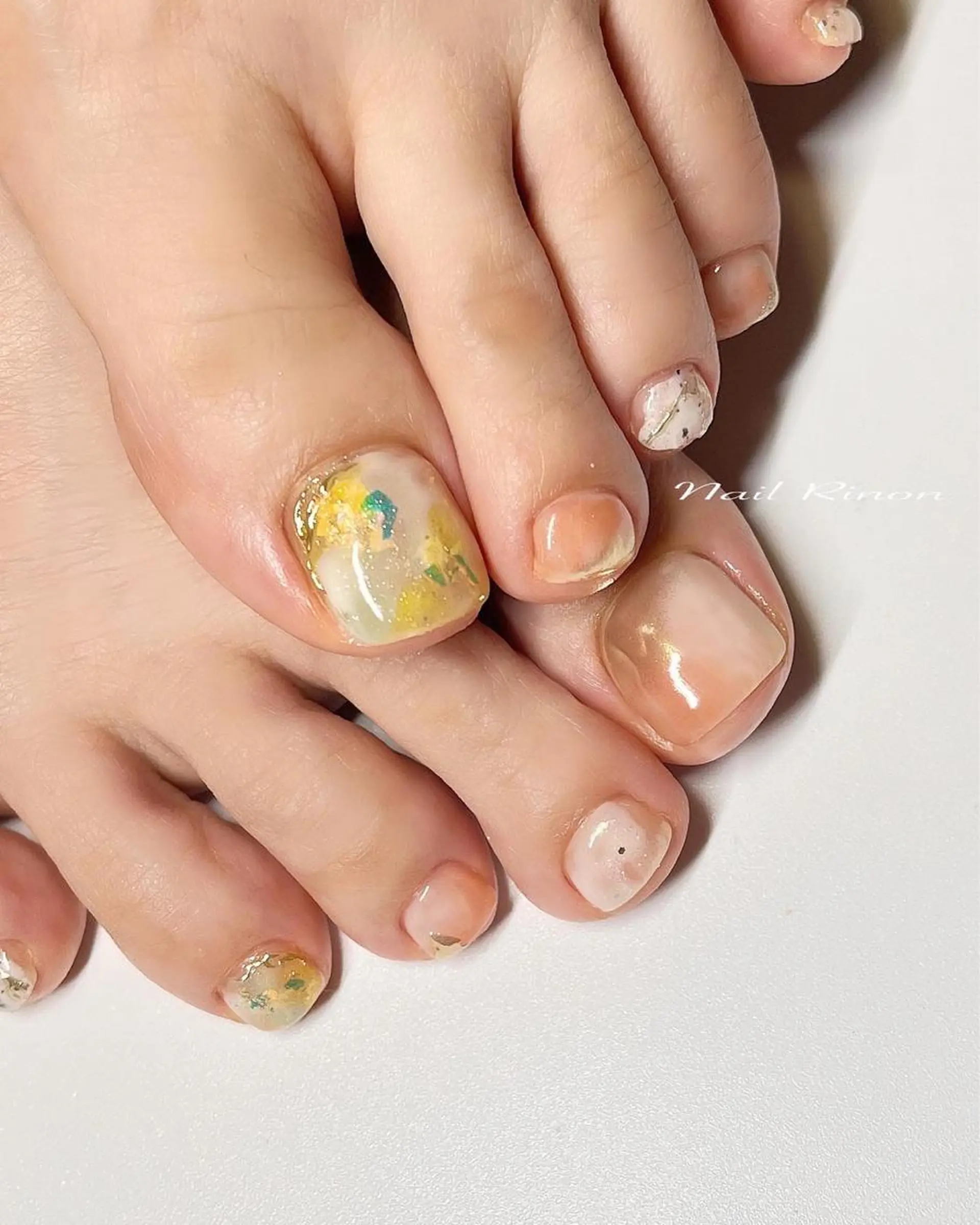 ネイル ニュアンスネイル フットネイル Nail Rinonのネイルデザイン