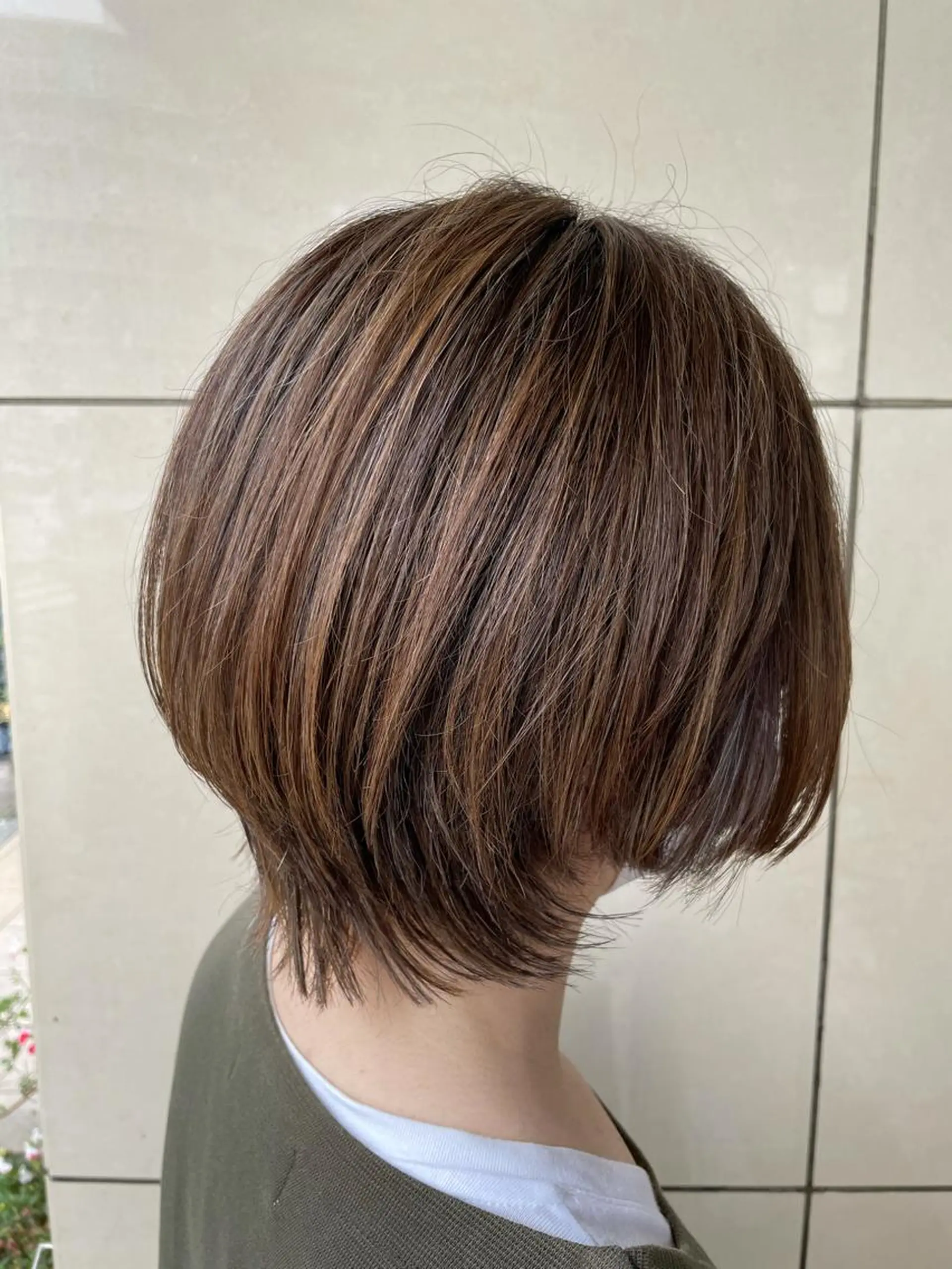 ショート カラー ヘアカラー 内田温子大人女性 ハイライト、ボブのヘアスタイル