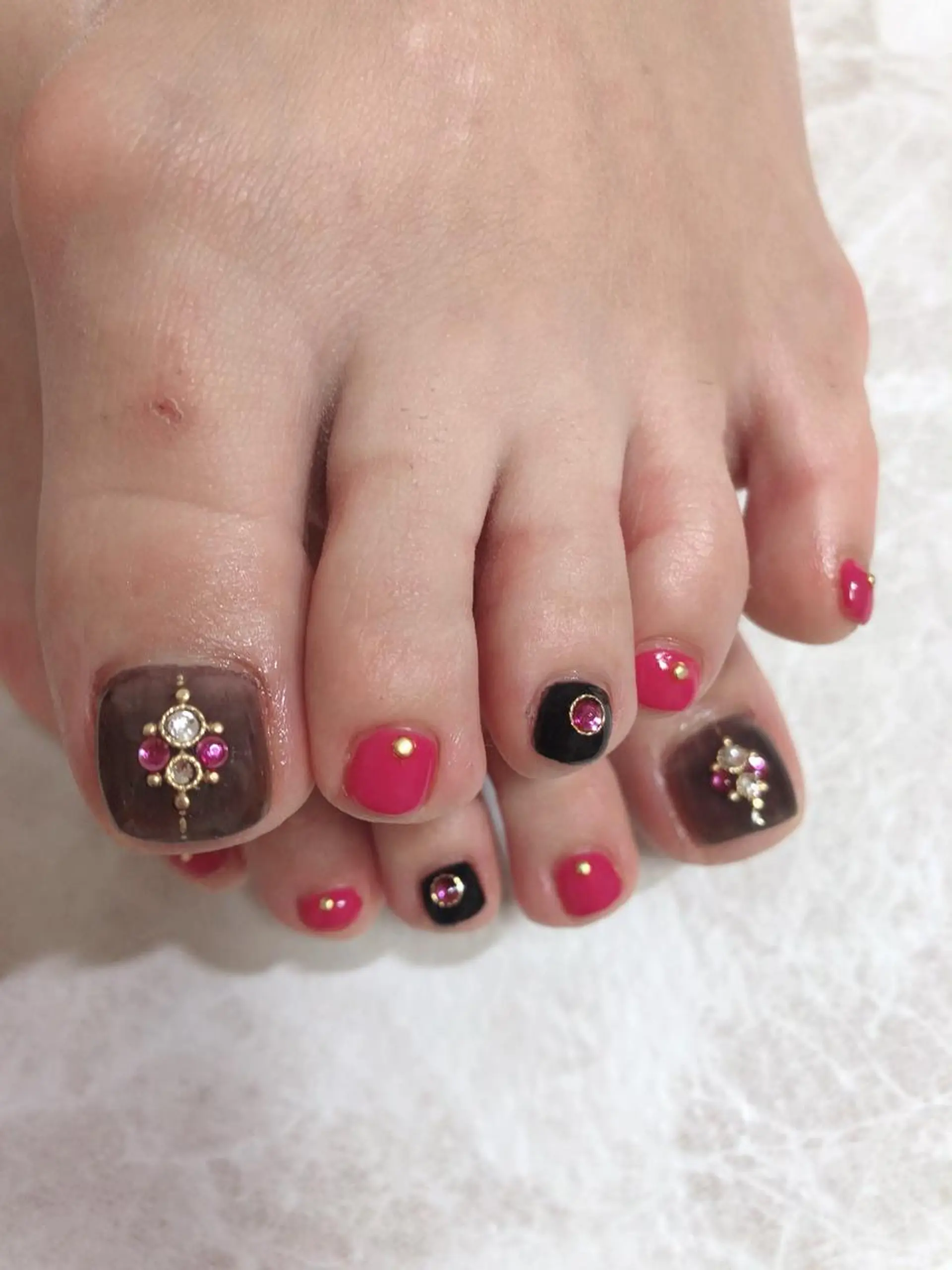 ネイル ストーンネイル Lokahi NAILのネイルデザイン