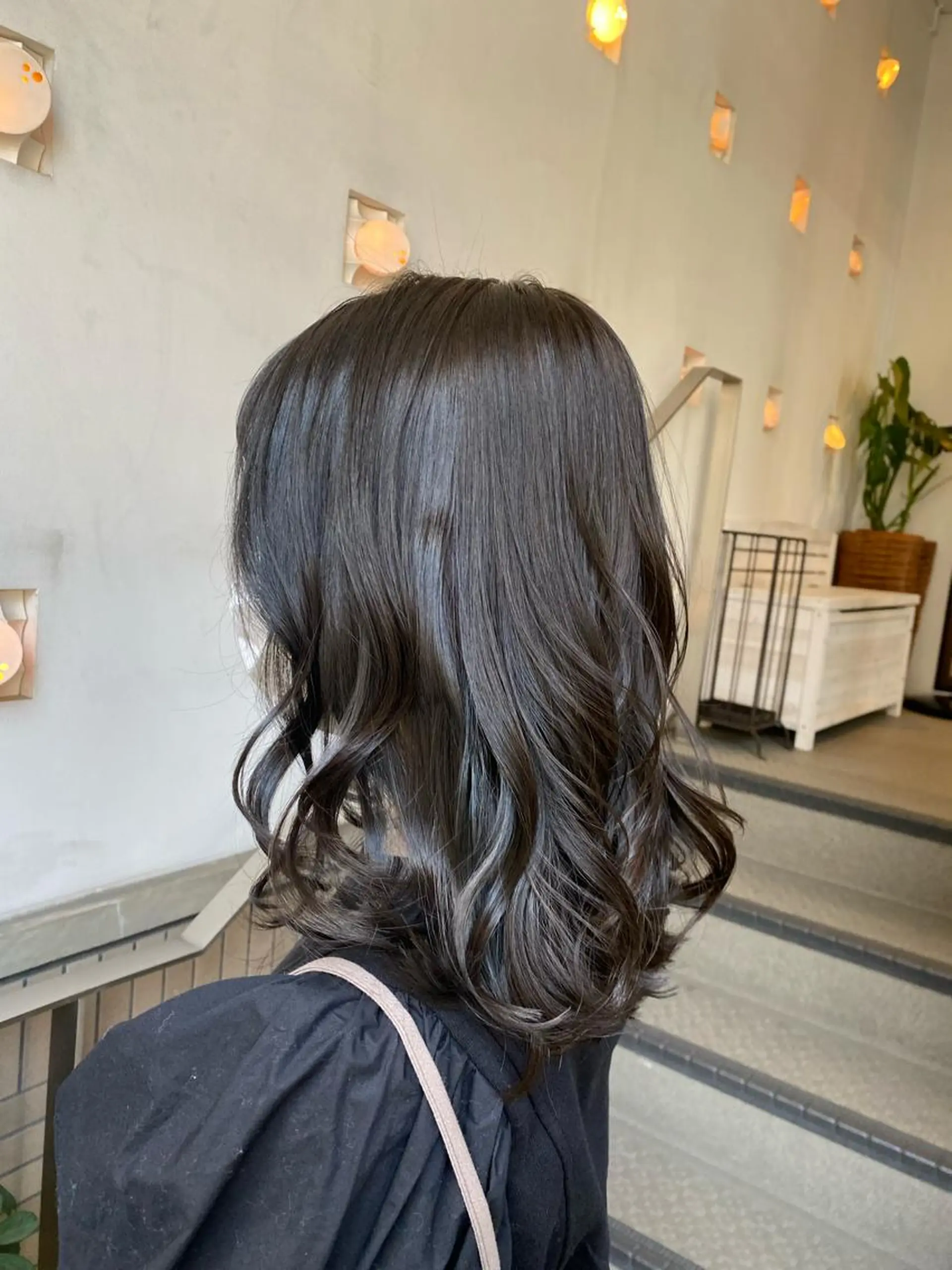 ミディアム カラー ミディアムレイヤー ブルーカラー ブルージュ 髪質改善 レイヤーカット 統括マネージャー/ 髪のドクター/前原悟のヘアスタイル