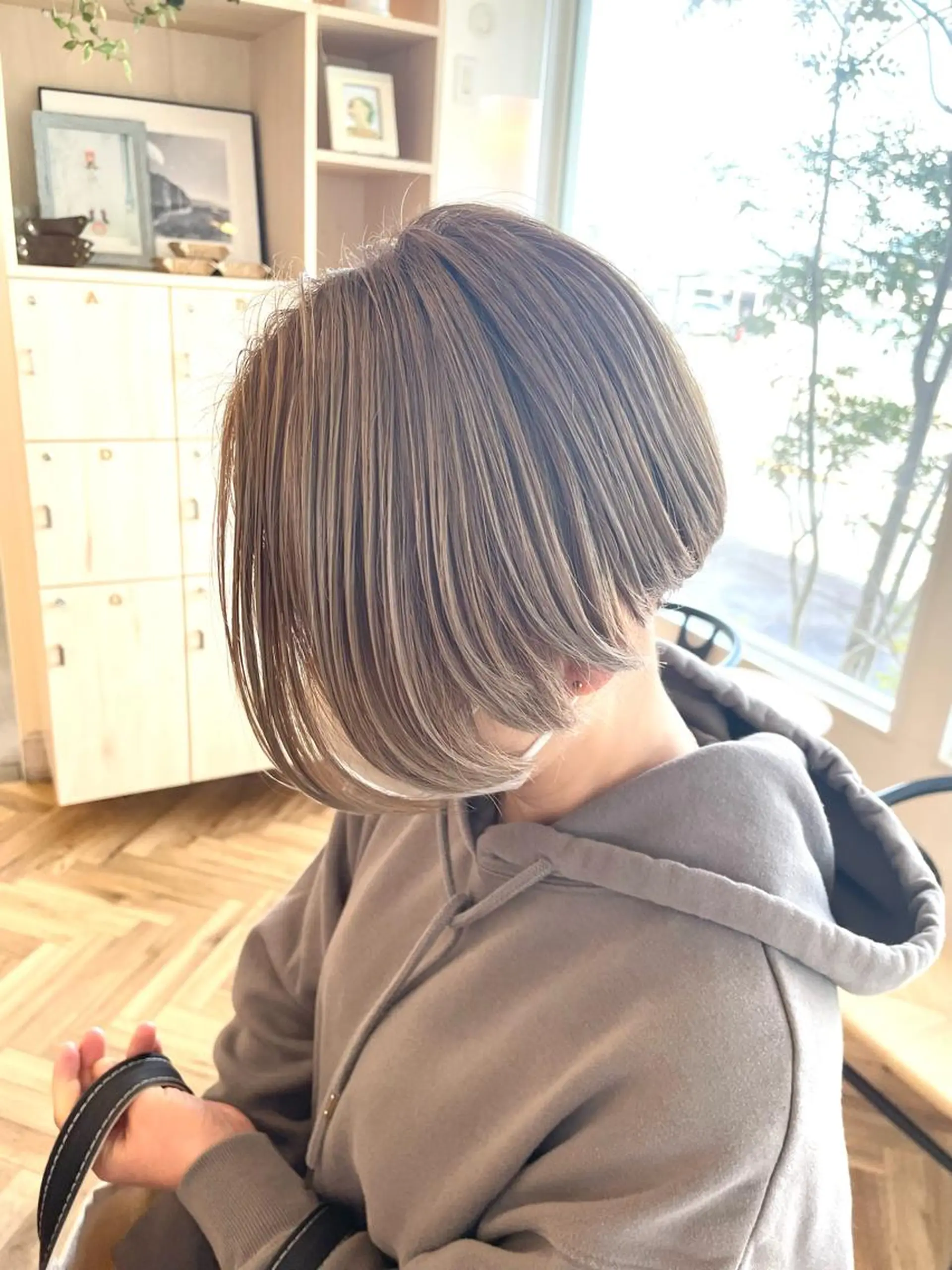 ショート カラー ベージュカラー 奧村 真奈のヘアスタイル
