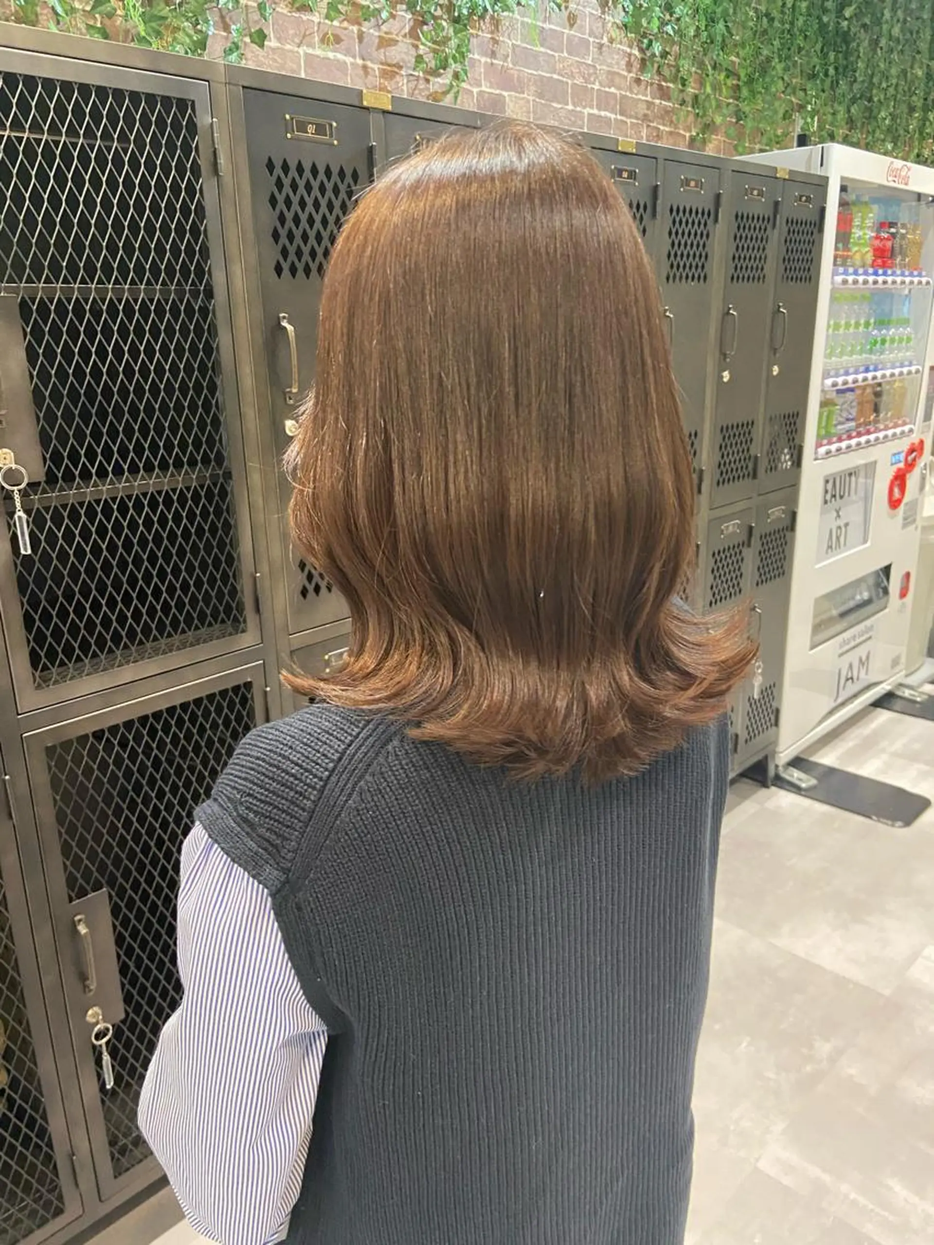 セミロング カラー ERI  / newi町田のヘアスタイル