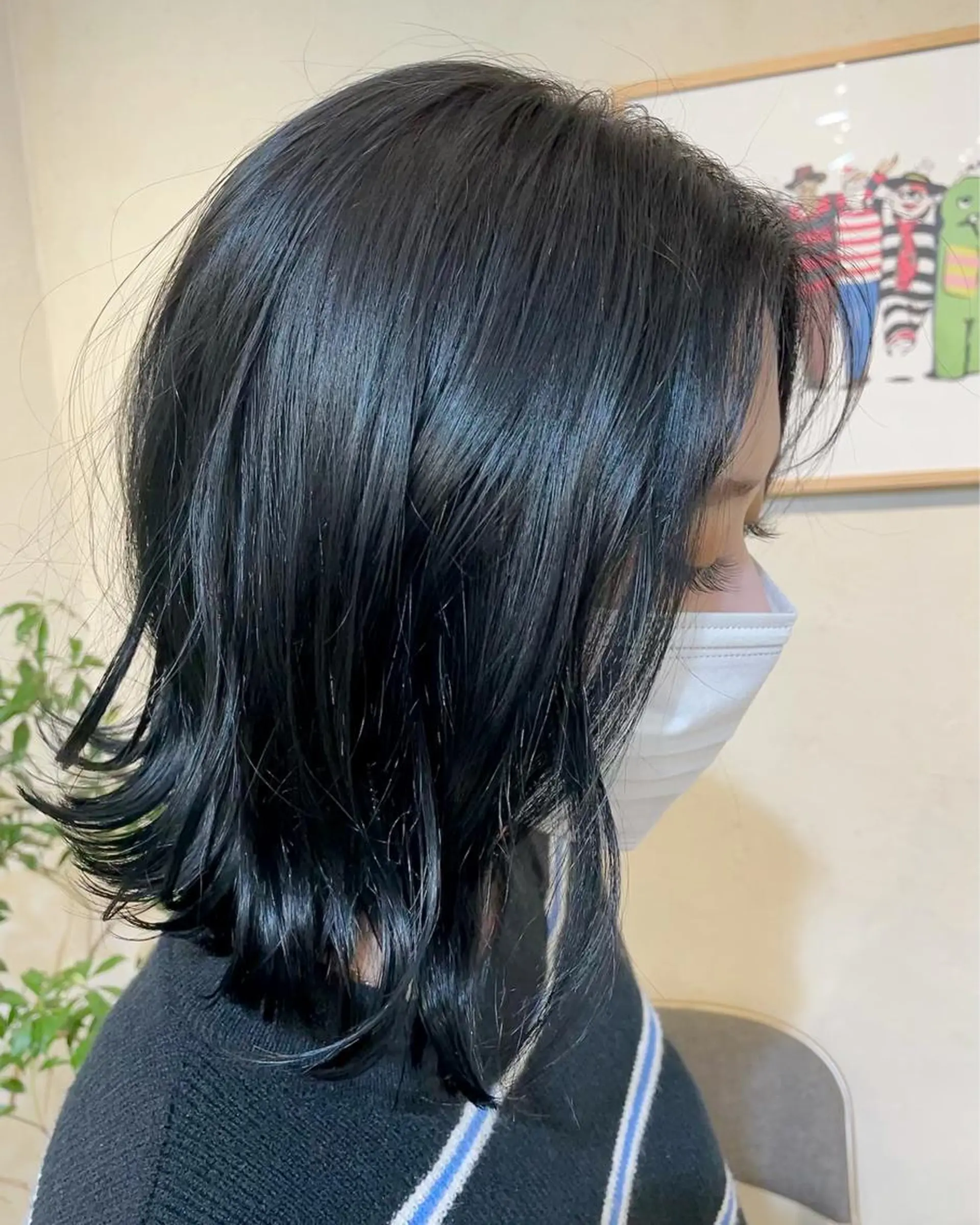 ショート カラー 黒髪 ブルーカラー ブルーブラック Rin:nel hair所属・Takanishi くすみベージュカラーのヘアスタイル