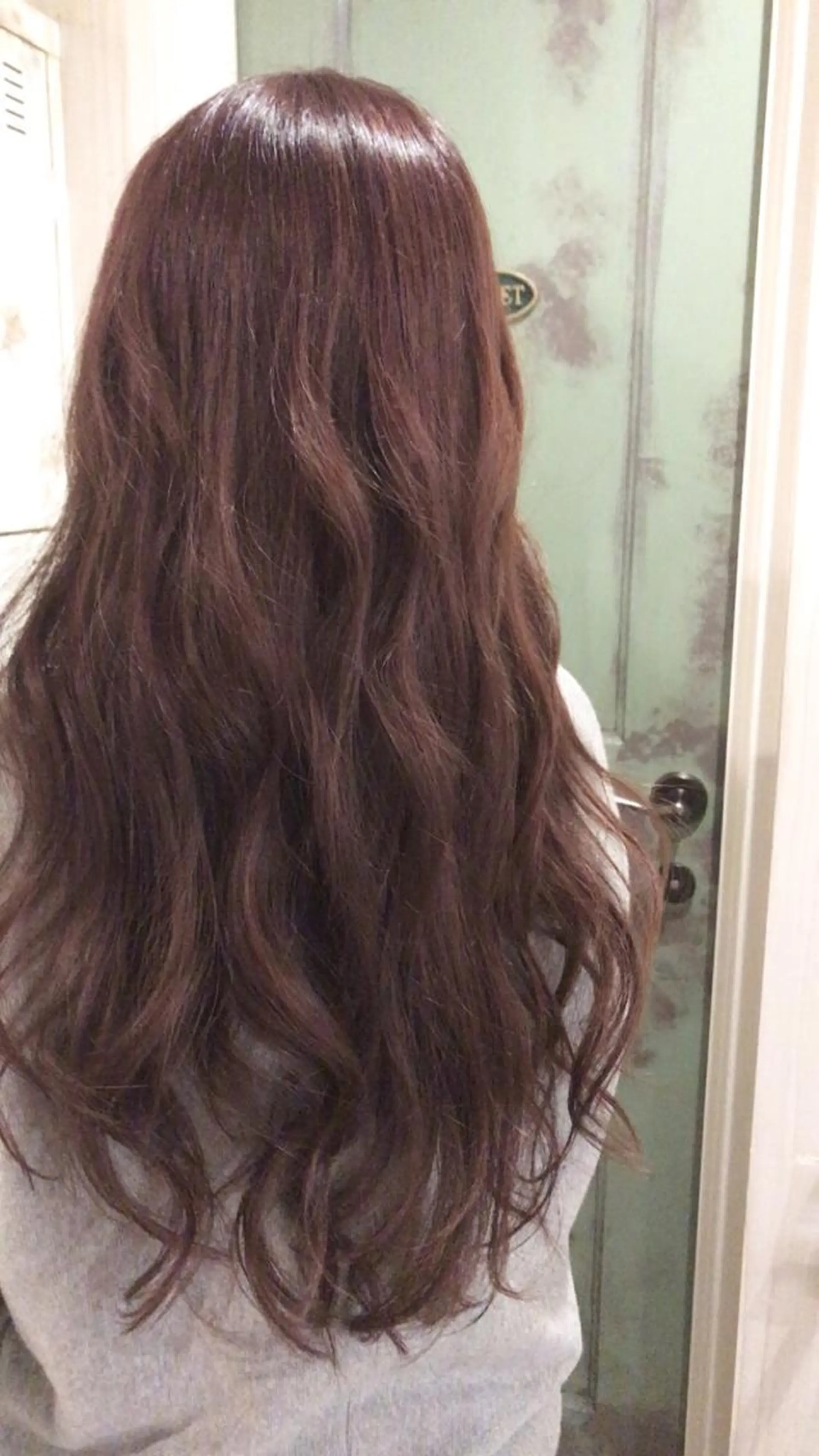 ミディアム カラー レッドカラー 嶋村夏実🌼レイヤー 🌸白髪ぼかしのヘアスタイル