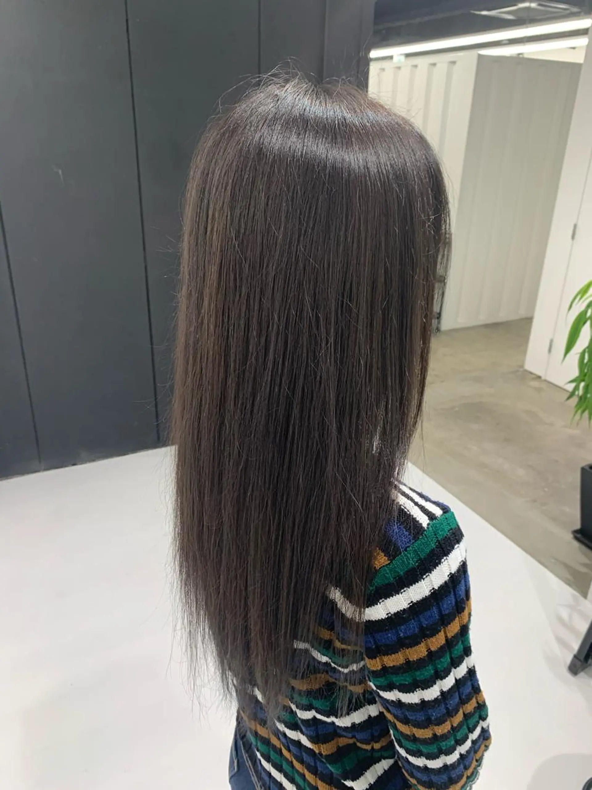 ロング ヘアカラー TAKUMI .のヘアスタイル