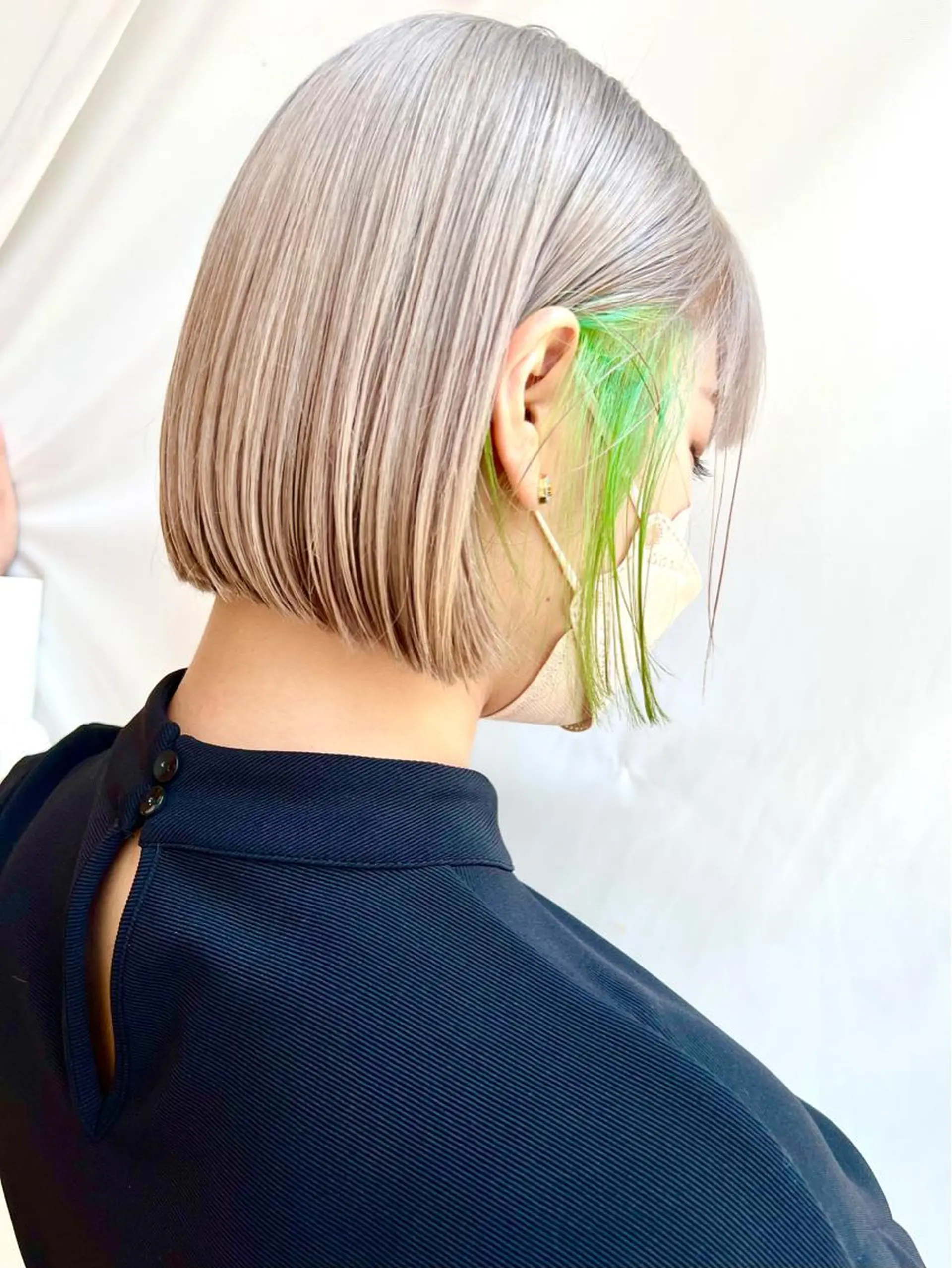 ショート カラー 切りっぱなしボブ 前下がりボブ ブリーチ グレージュ イルミナカラー ヘアカラー トリートメント レイヤー専門家 ダブルカラー修のヘアスタイル