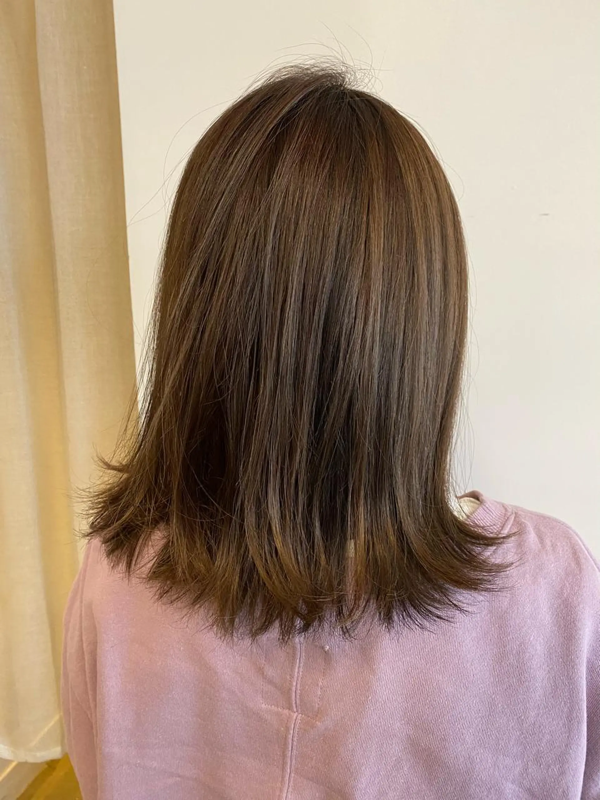 ミディアム カラー ベージュカラー 外ハネヘア デザインカラー🌈 高木リョウのヘアスタイル