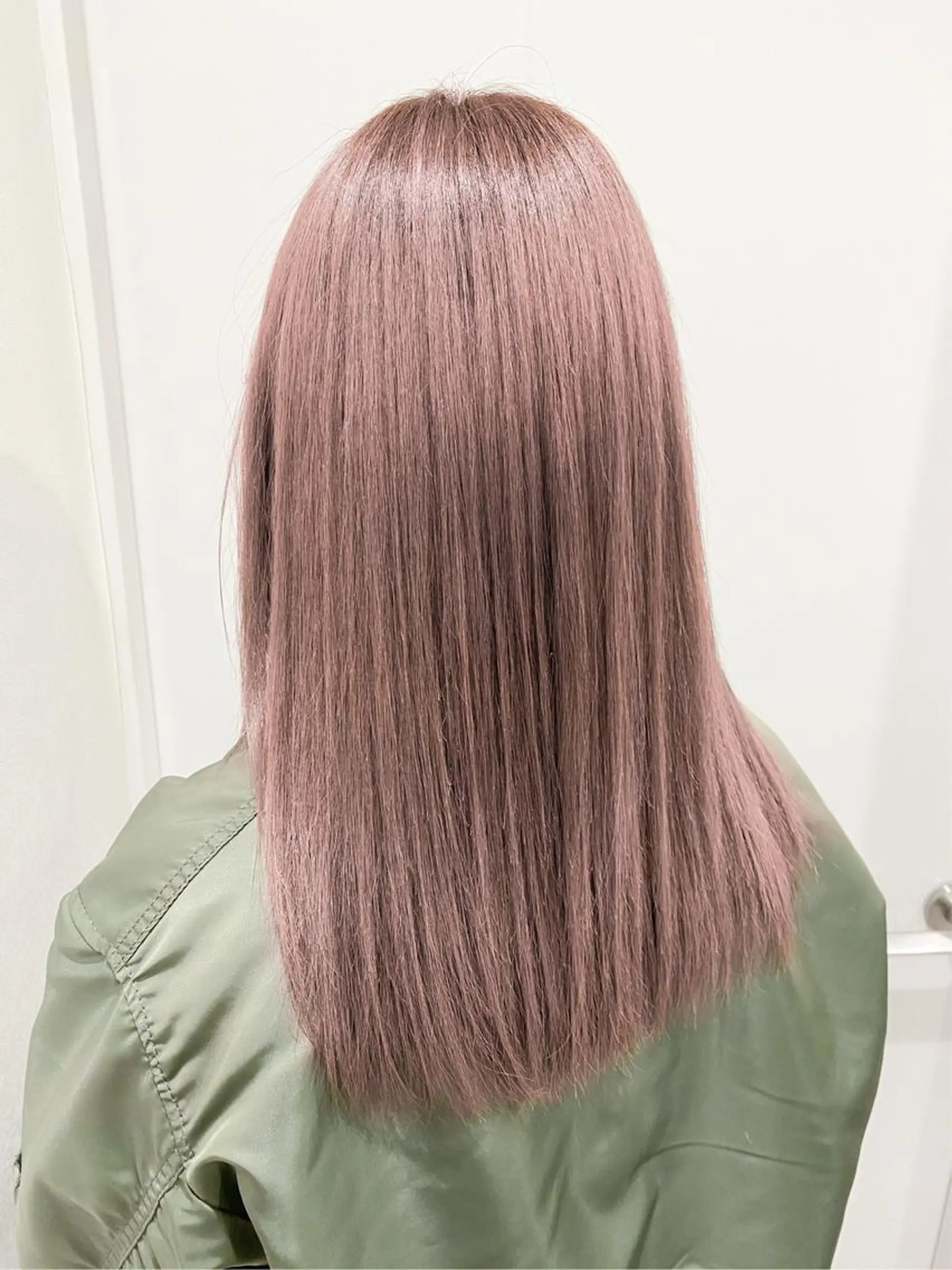 カラー SHIN/レイヤー カット×クロスパーマのヘアスタイル