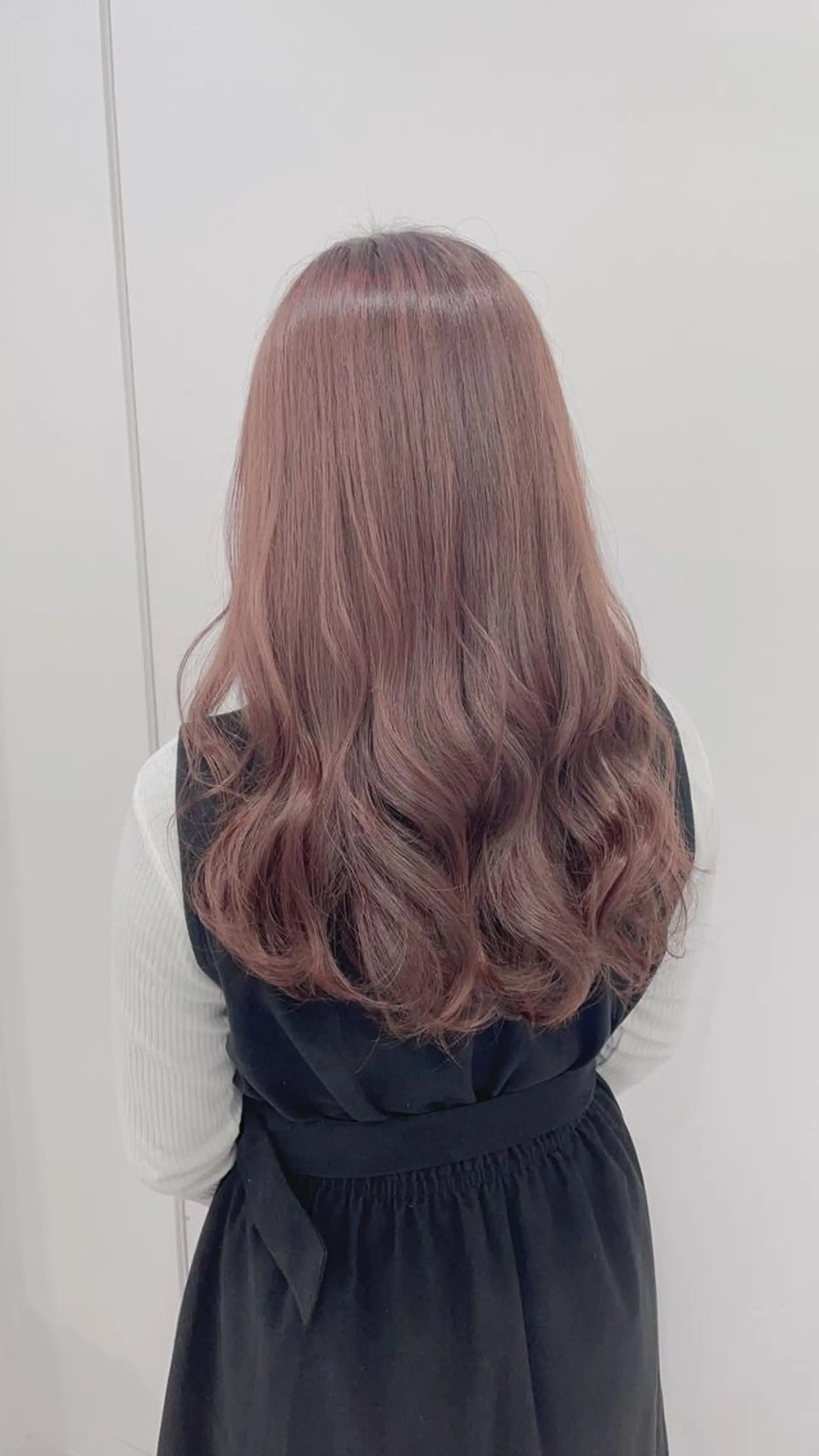 カラー ミルクティーカラー イイサカシュンスケのヘアスタイル
